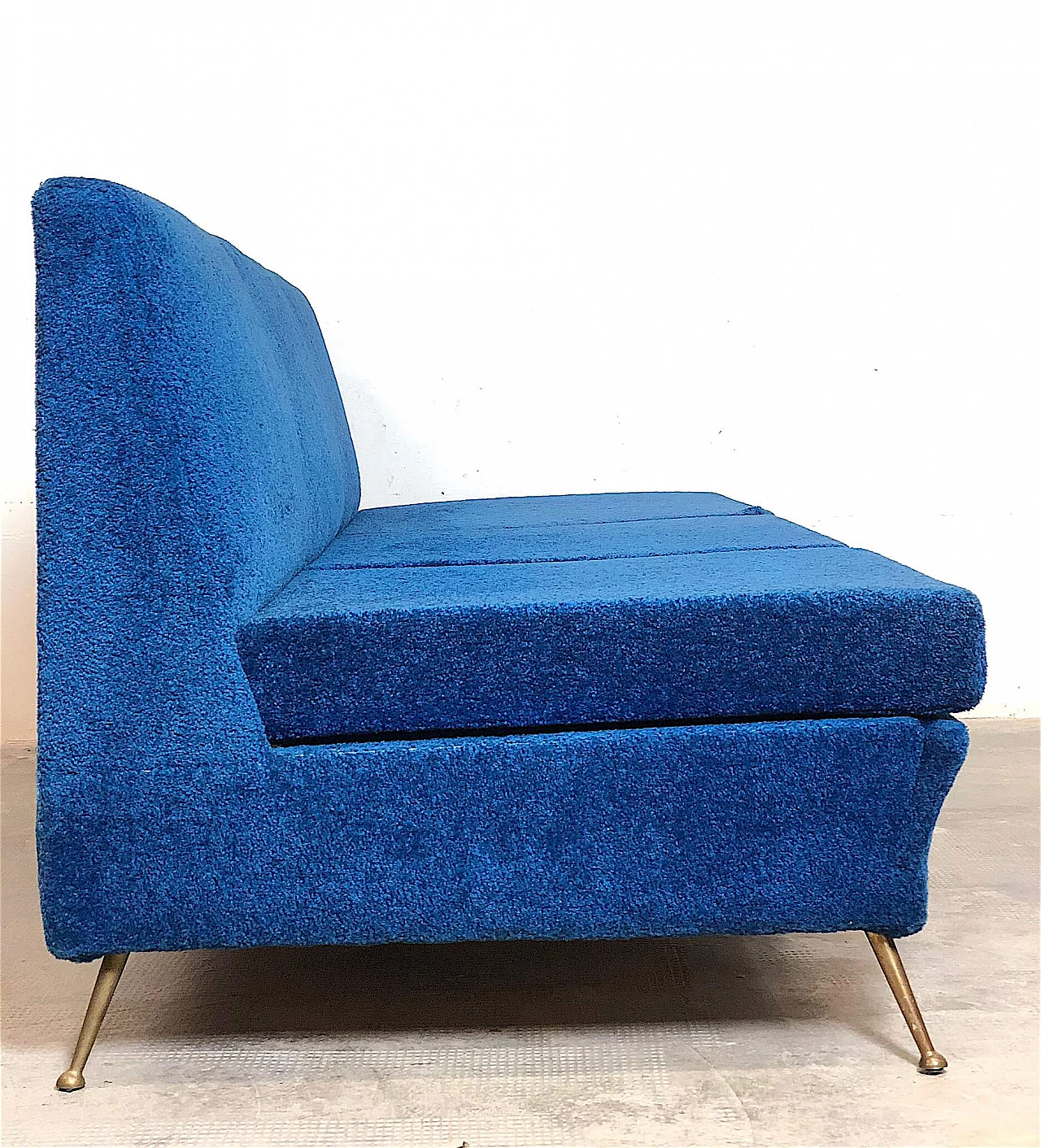 Three-seater sofa in blue fabric and brass feet, 1960s 10