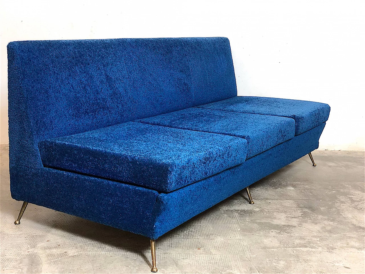 Three-seater sofa in blue fabric and brass feet, 1960s 11
