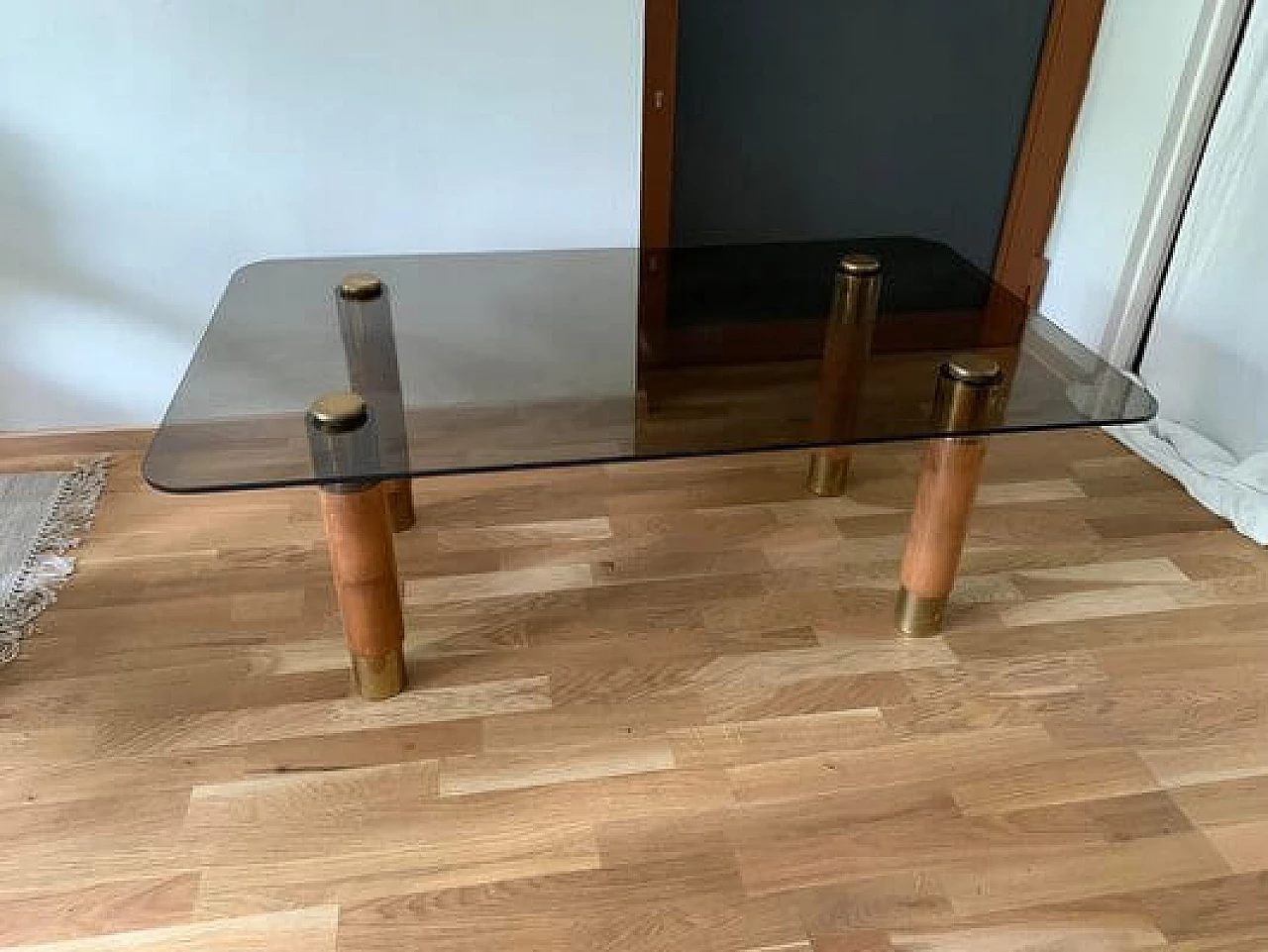 Tavolino in ottone e teak con piano in vetro, anni '60 8