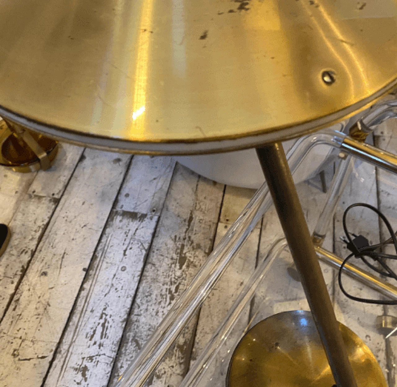 Lampada da tavolo in metallo dorato nello stile di Fase, anni '70 9