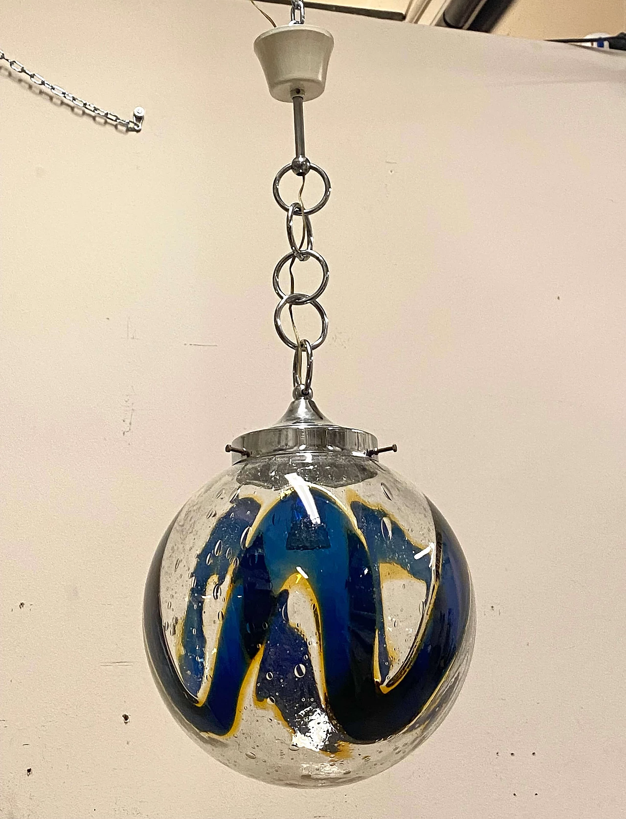 Lampadario sferico in vetro di Murano blu, giallo e trasparente, anni '70 2