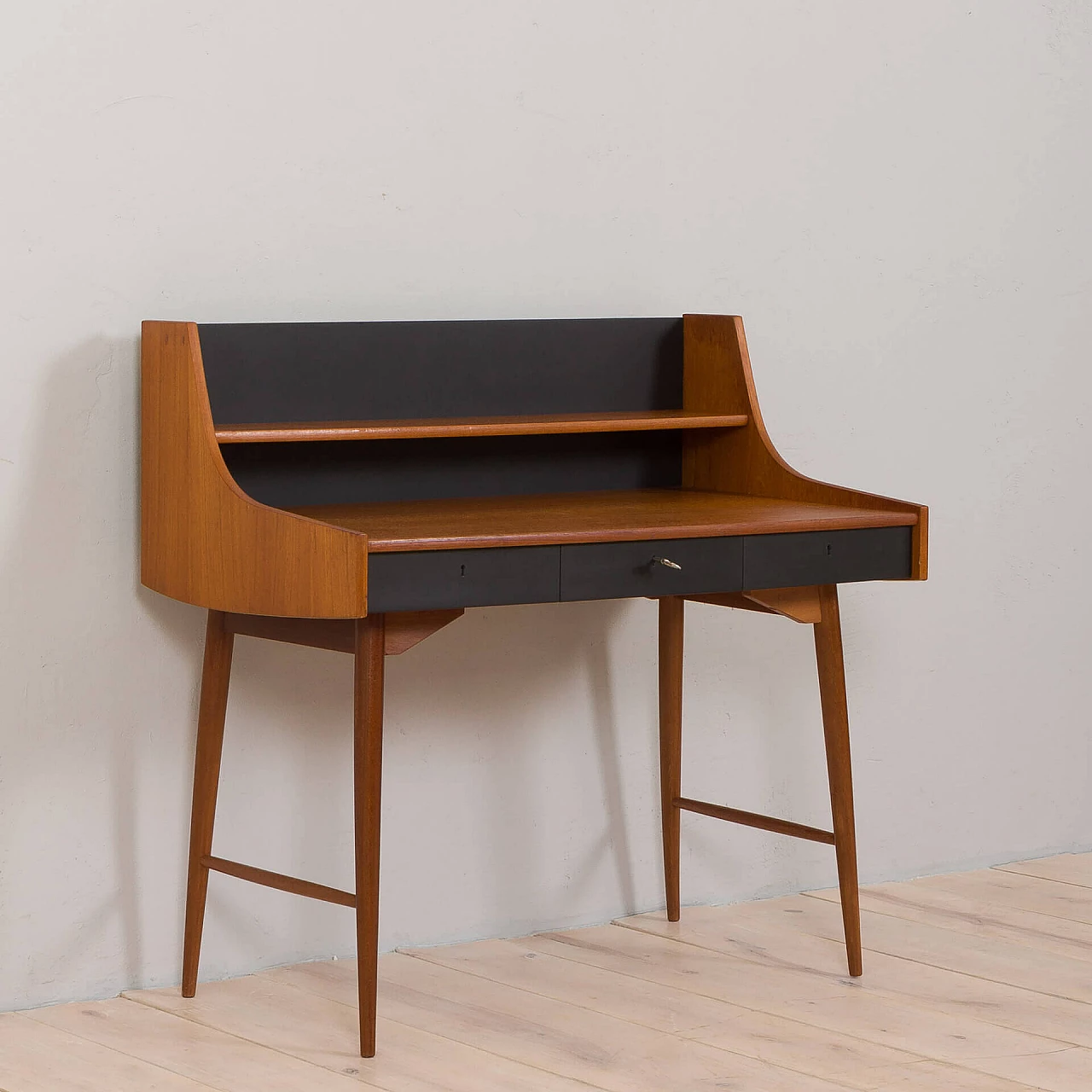 Scandinavian teak desk with three drawers by John Texmon for Blindheim Mobelfabrik, 1960s 4