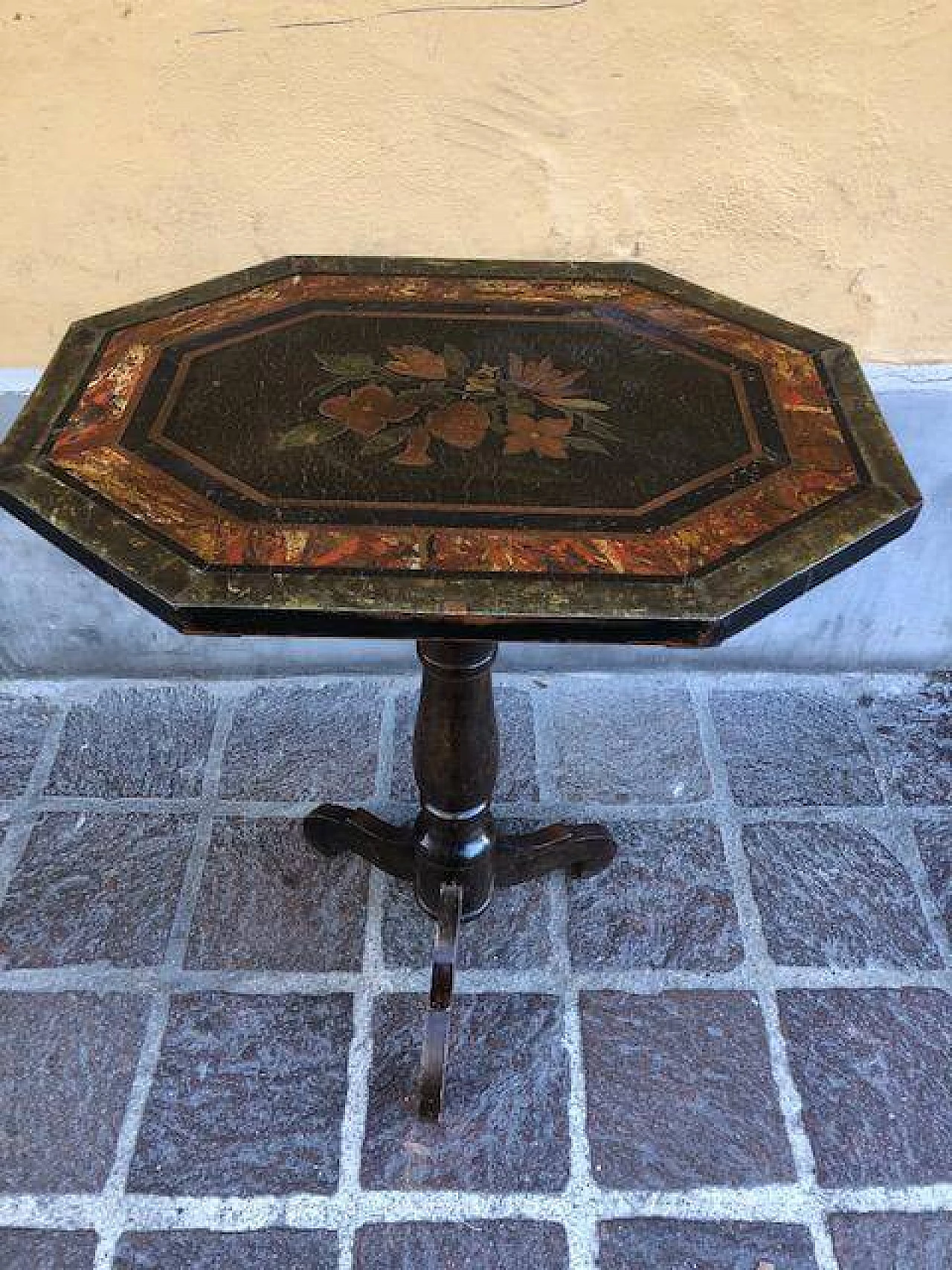 Inlaid wooden coffee table painted with flowers, 19th century 3
