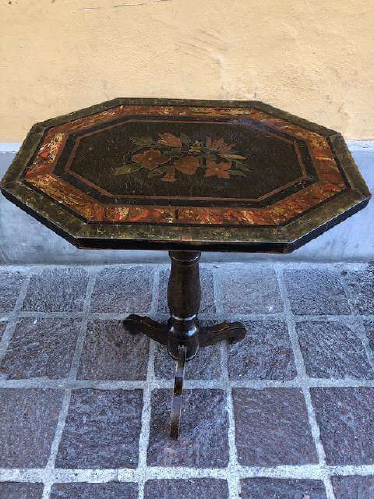 Inlaid wooden coffee table painted with flowers, 19th century 4