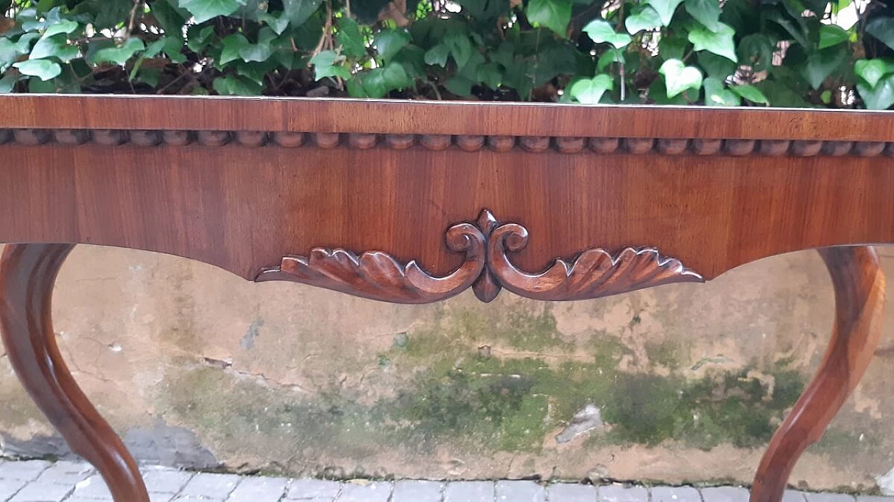 Walnut console with carvings from the Marches, 19th century 2
