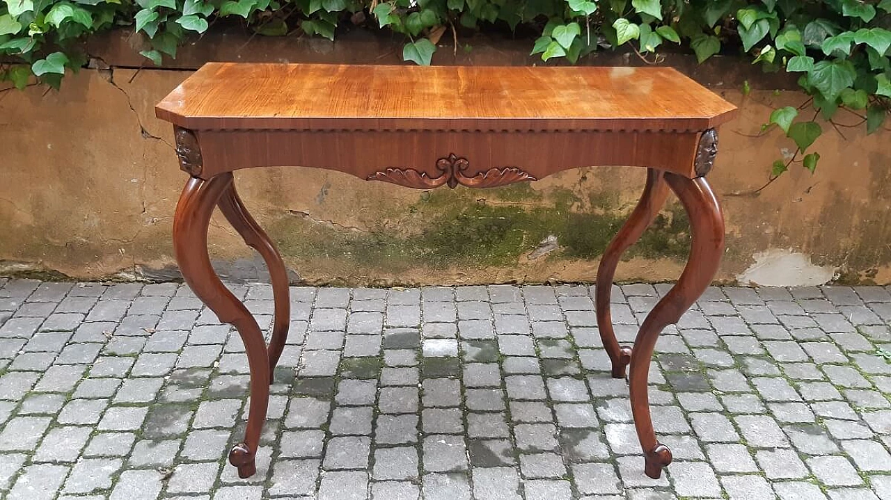 Walnut console with carvings from the Marches, 19th century 6