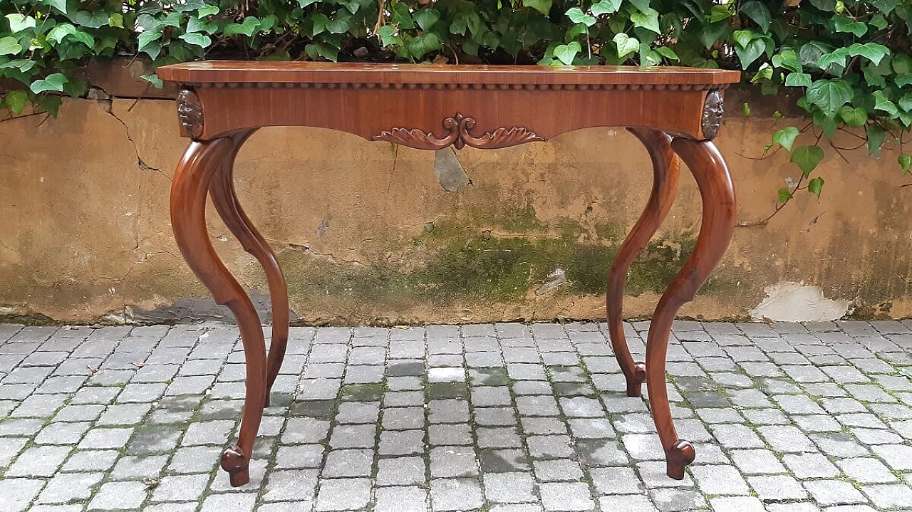 Walnut console with carvings from the Marches, 19th century 7