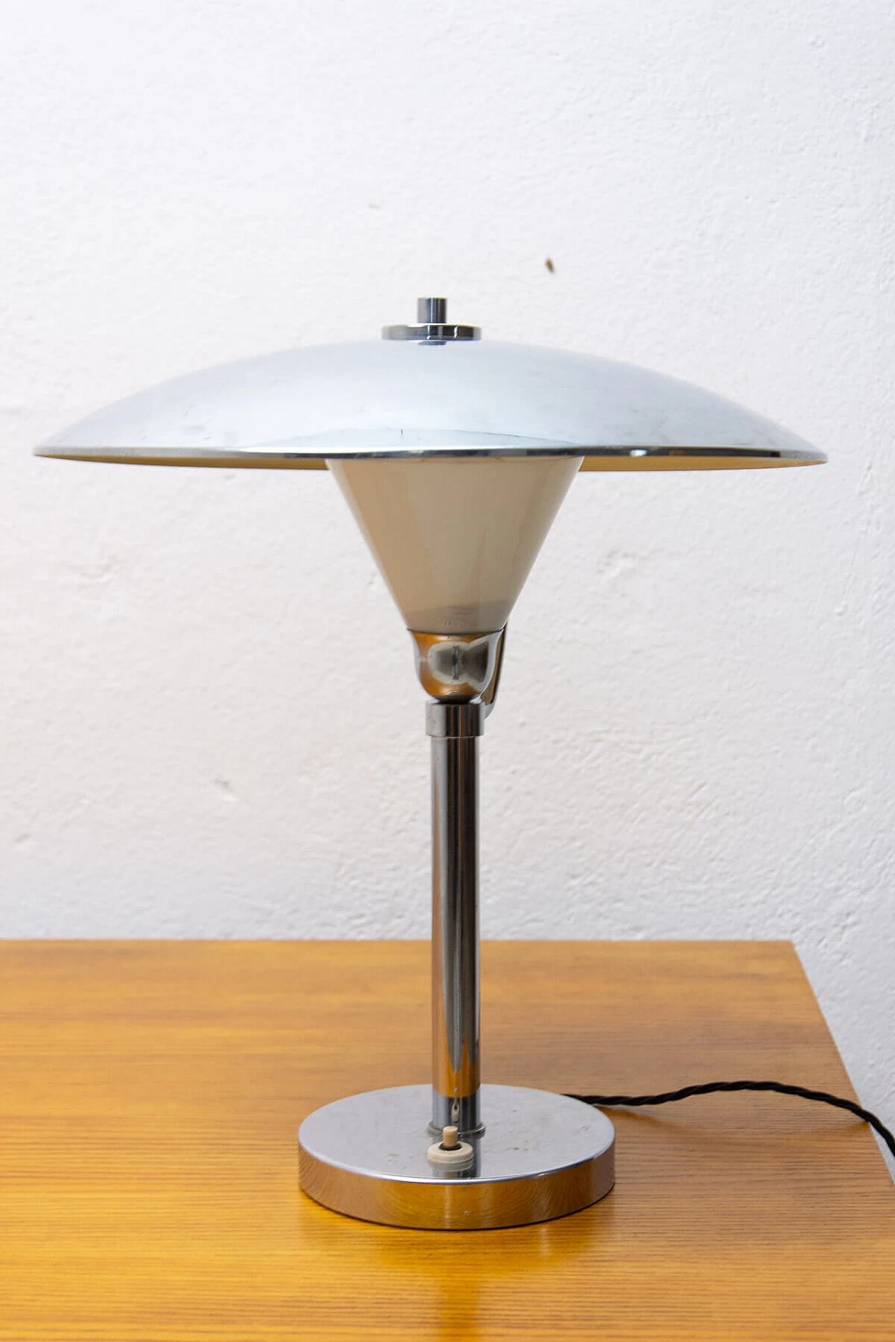 Lampada da tavolo cromata Bauhaus, anni '40 2