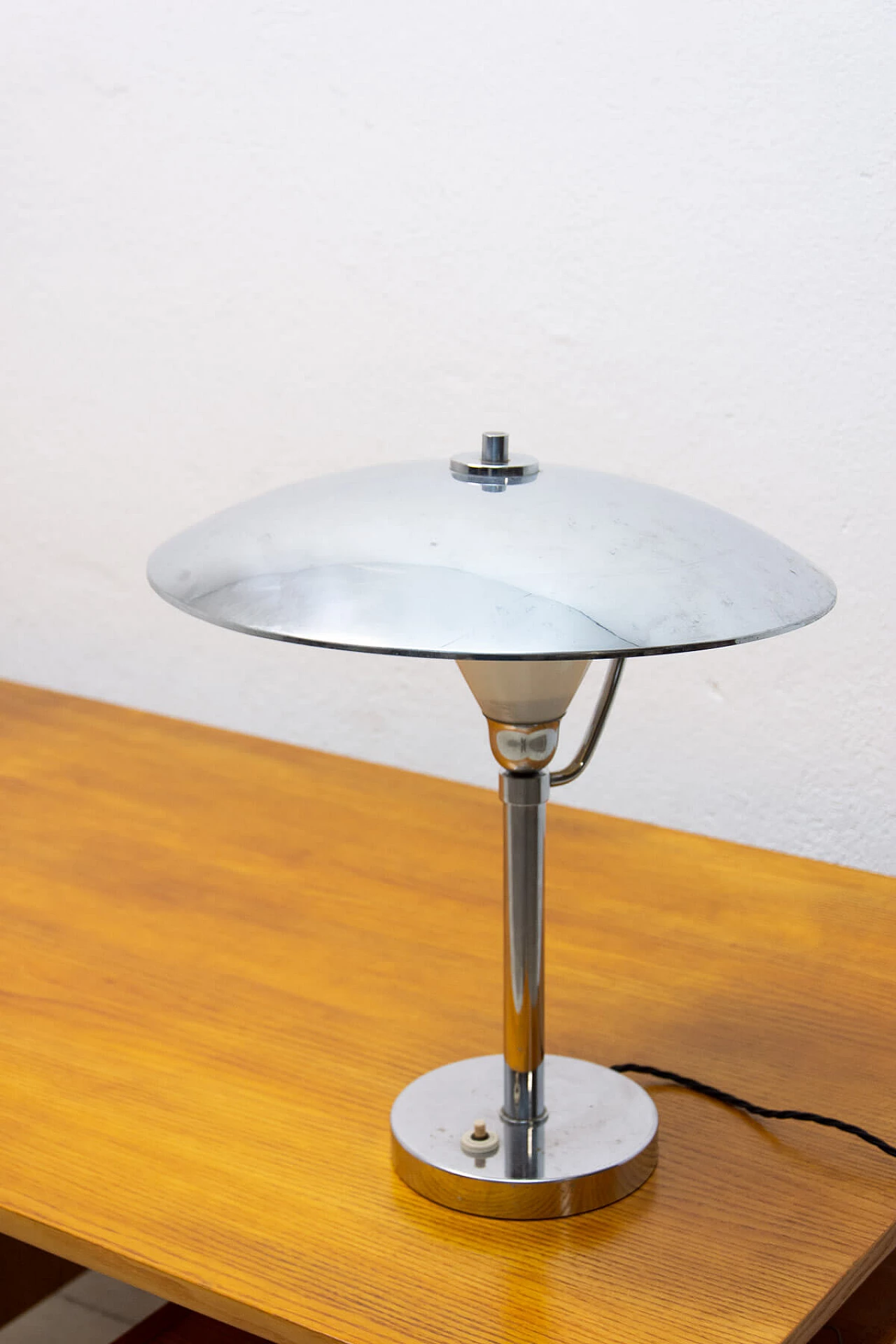 Lampada da tavolo cromata Bauhaus, anni '40 4