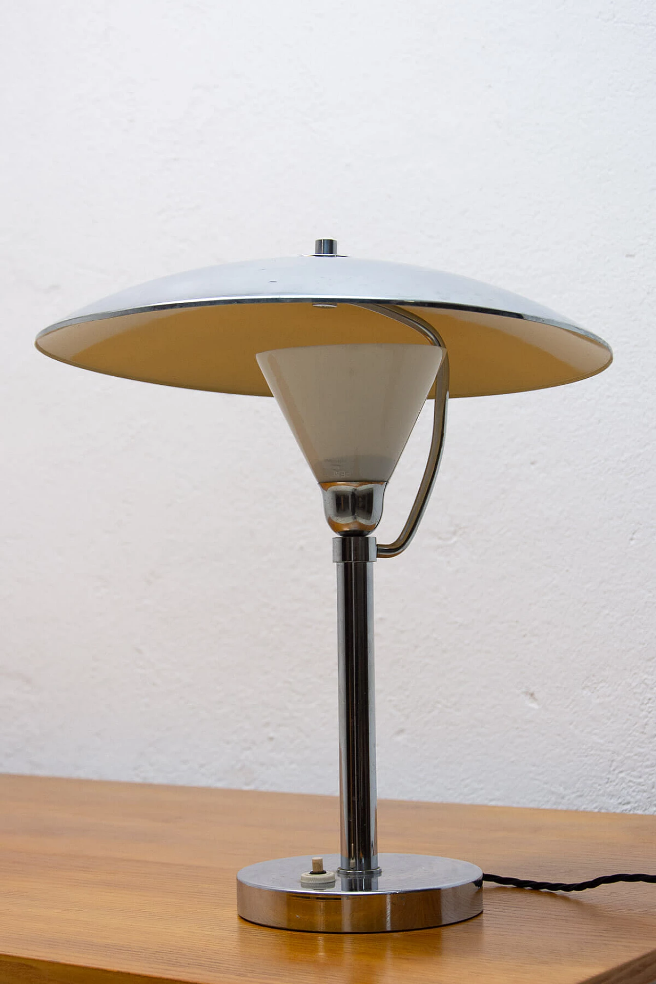 Lampada da tavolo cromata Bauhaus, anni '40 5