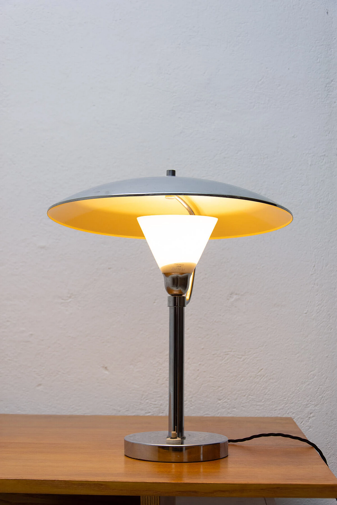 Lampada da tavolo cromata Bauhaus, anni '40 13