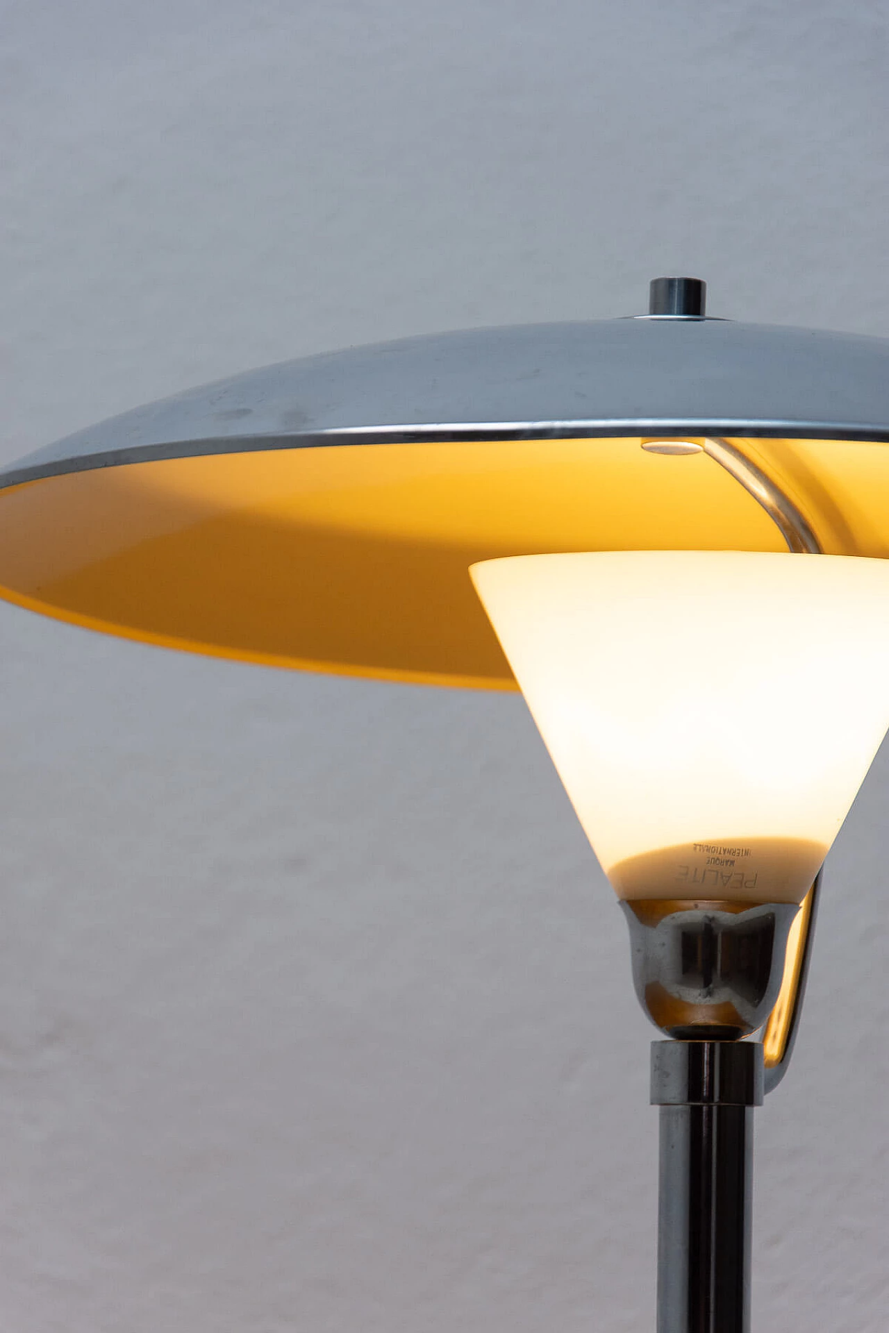 Lampada da tavolo cromata Bauhaus, anni '40 14