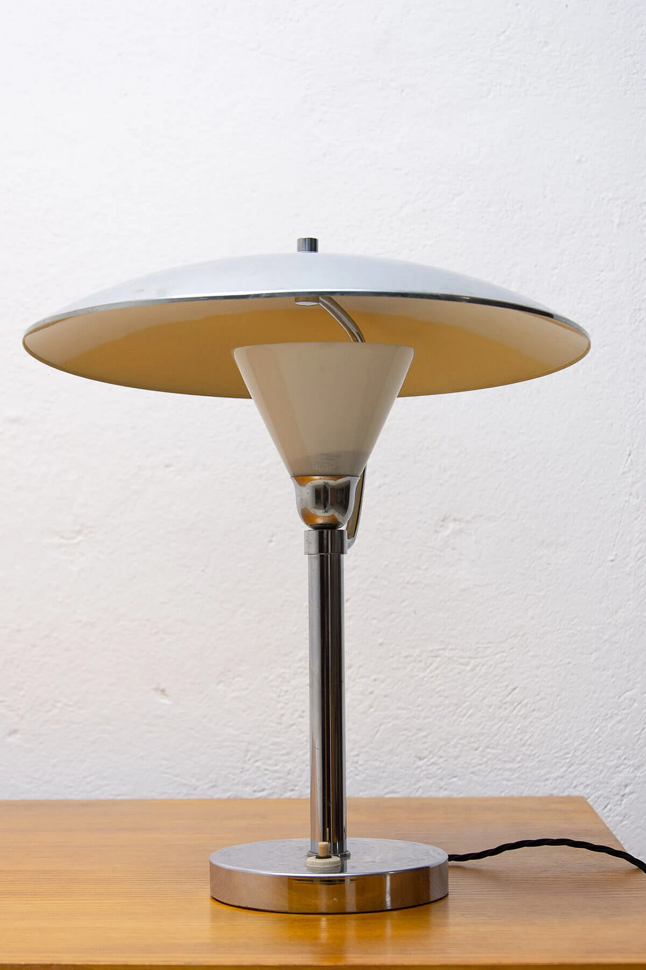 Lampada da tavolo cromata Bauhaus, anni '40 15