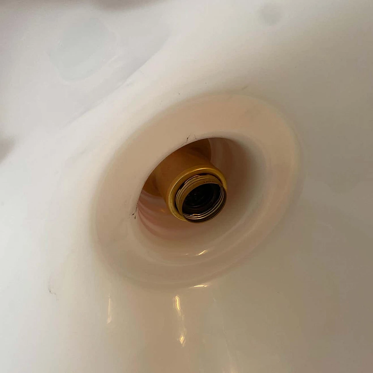 Chandelier in red and white Murano glass and brass for Renato Toso, 1980s 3