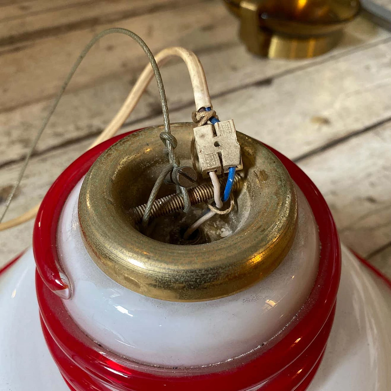 Chandelier in red and white Murano glass and brass for Renato Toso, 1980s 6