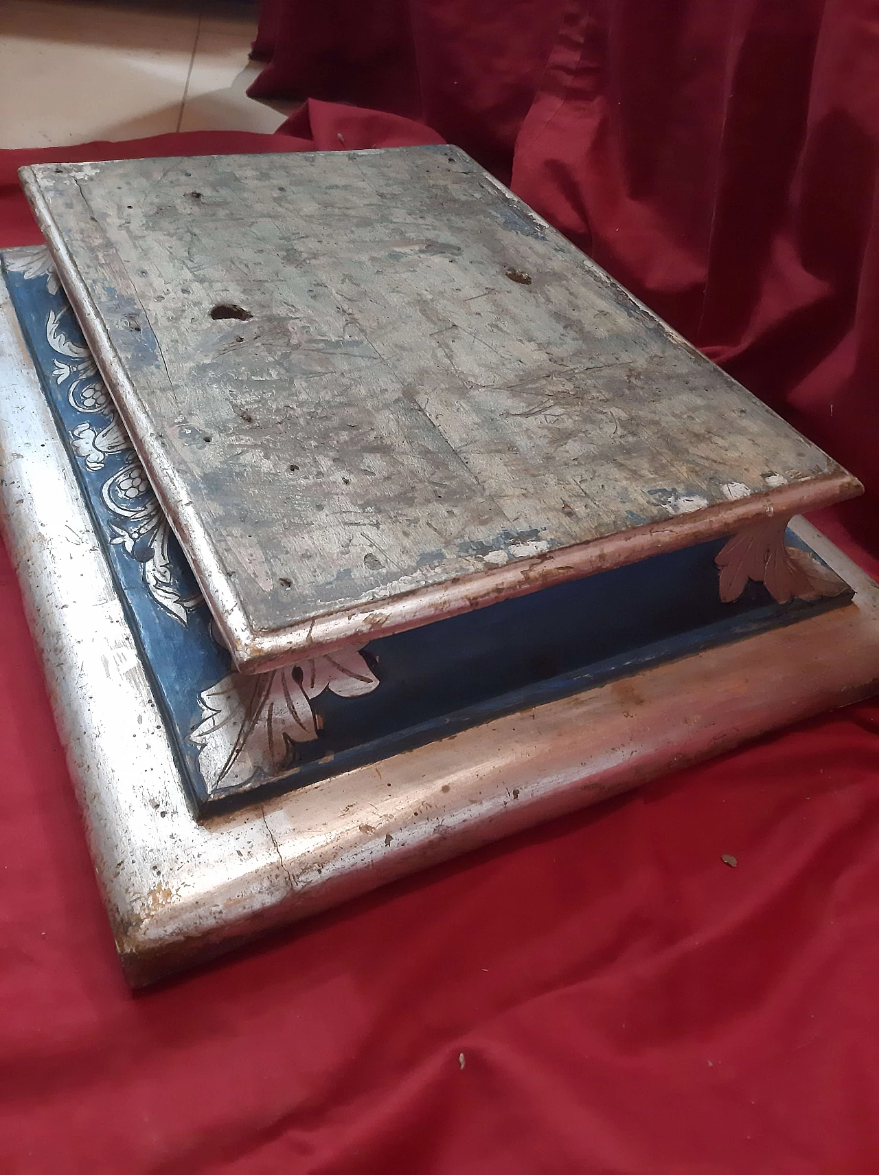 Blue painted poplar pedestal with mecca gilding, 18th century 3