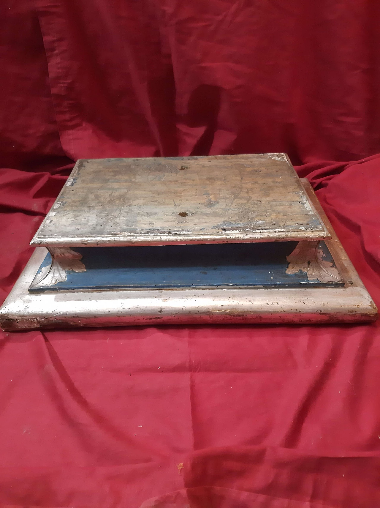 Blue painted poplar pedestal with mecca gilding, 18th century 5