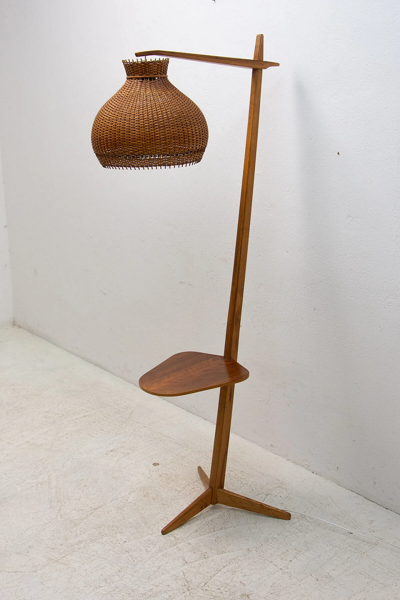 Lampada da terra in rovere e vimini di Krasna Jizba, anni '50 2
