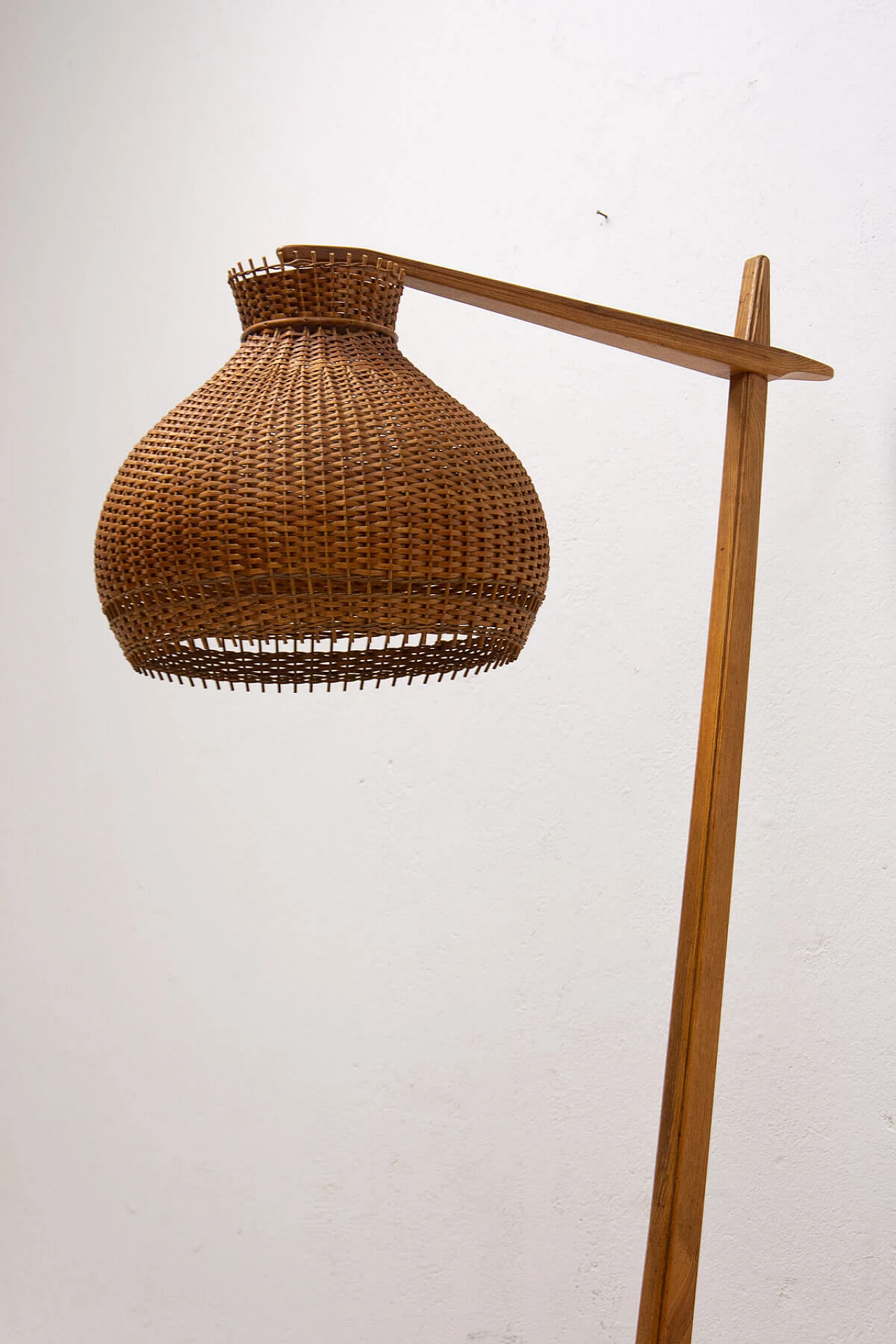 Lampada da terra in rovere e vimini di Krasna Jizba, anni '50 5