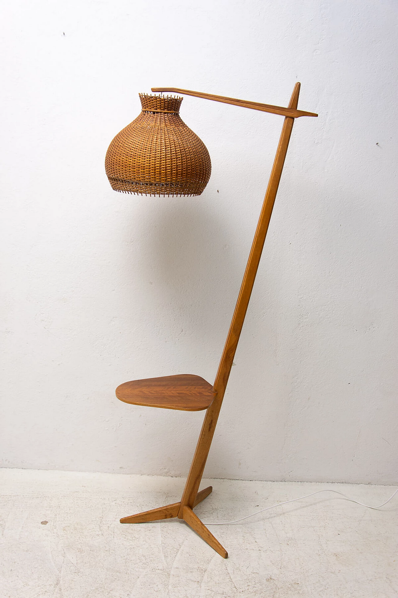 Lampada da terra in rovere e vimini di Krasna Jizba, anni '50 9