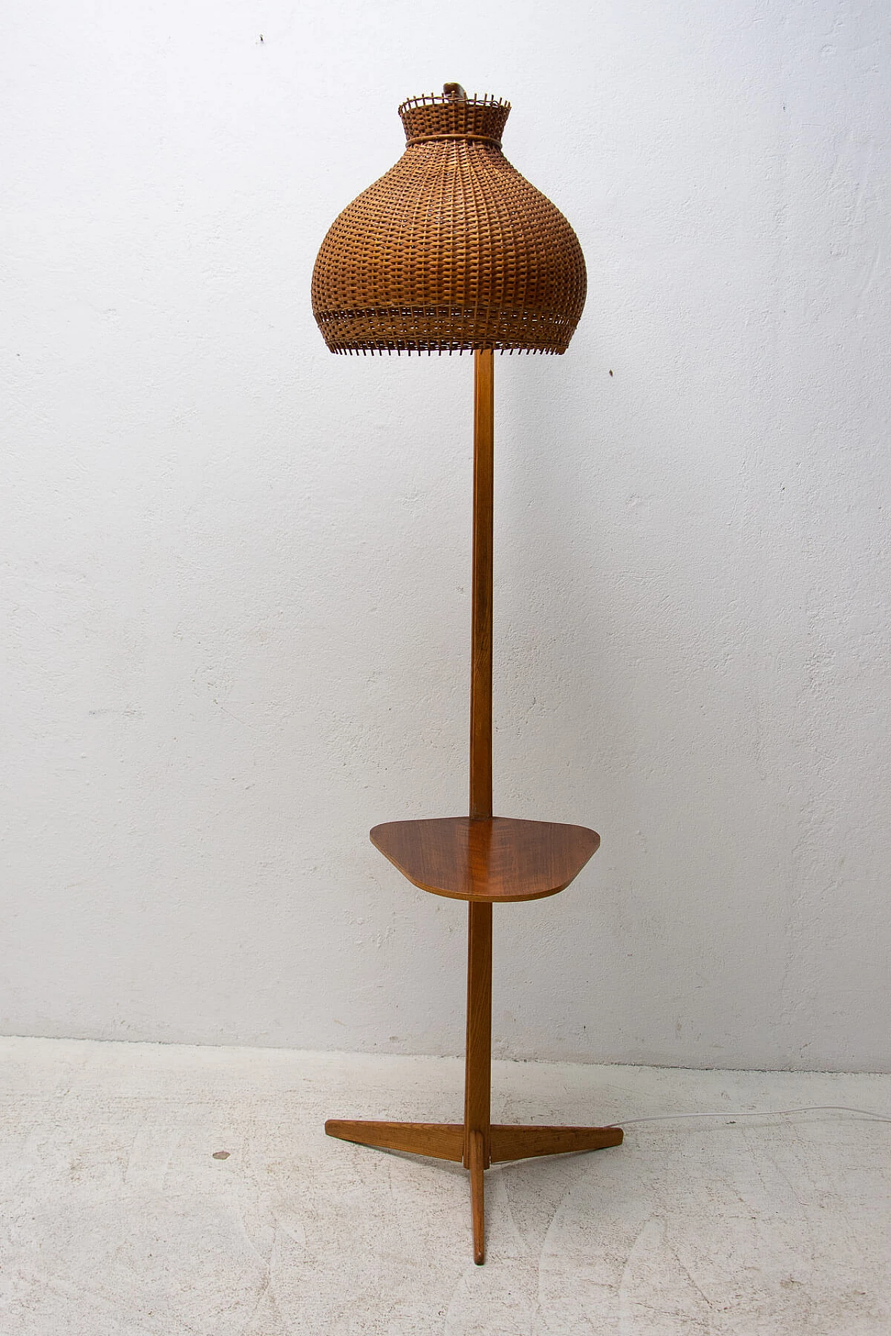 Lampada da terra in rovere e vimini di Krasna Jizba, anni '50 15
