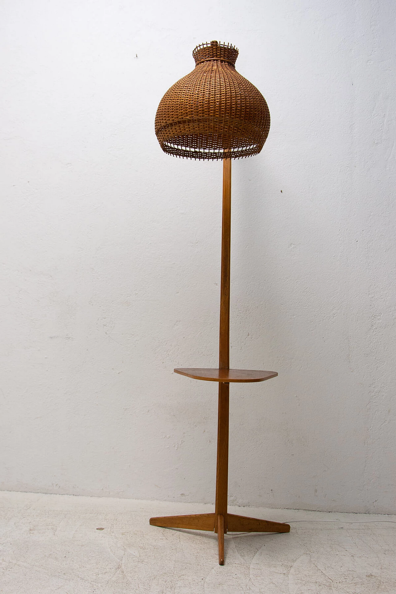 Lampada da terra in rovere e vimini di Krasna Jizba, anni '50 16