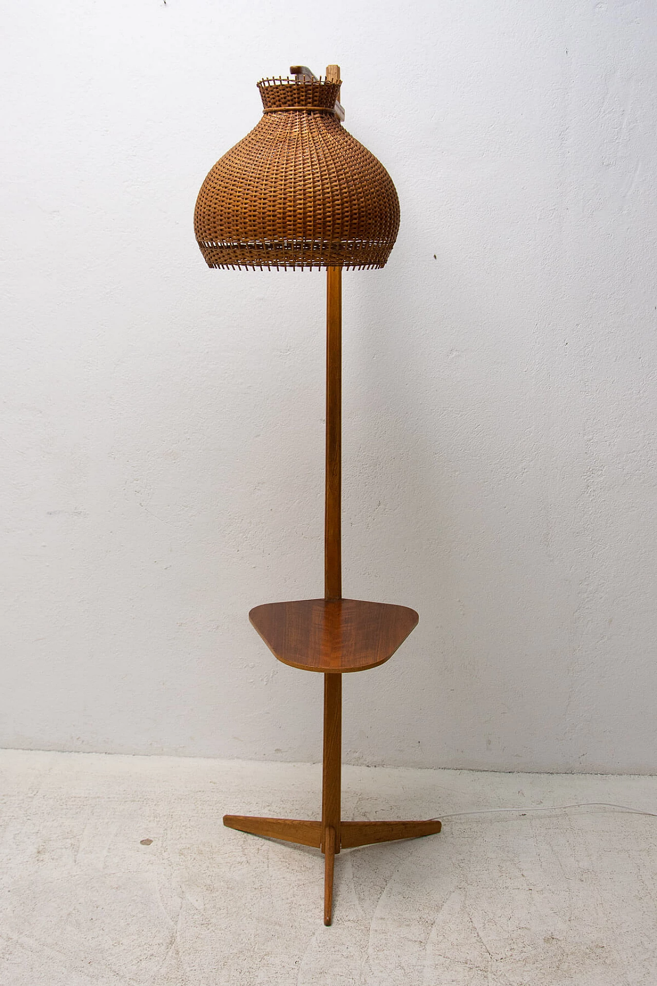 Lampada da terra in rovere e vimini di Krasna Jizba, anni '50 17