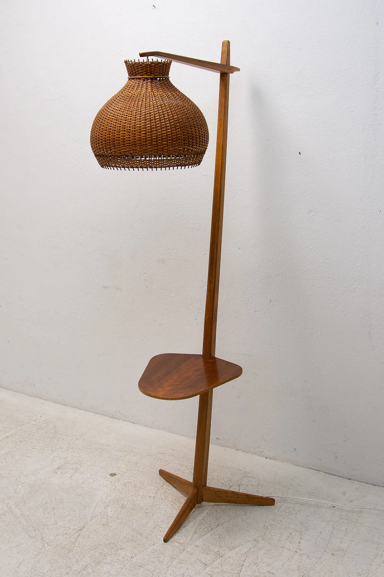 Lampada da terra in rovere e vimini di Krasna Jizba, anni '50 18