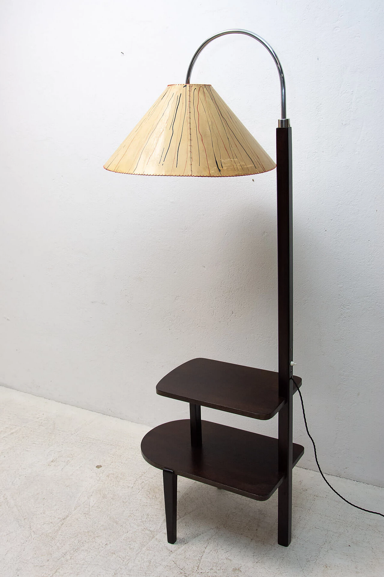Lampada da terra D-623 con mensole di Thonet, anni '30 6