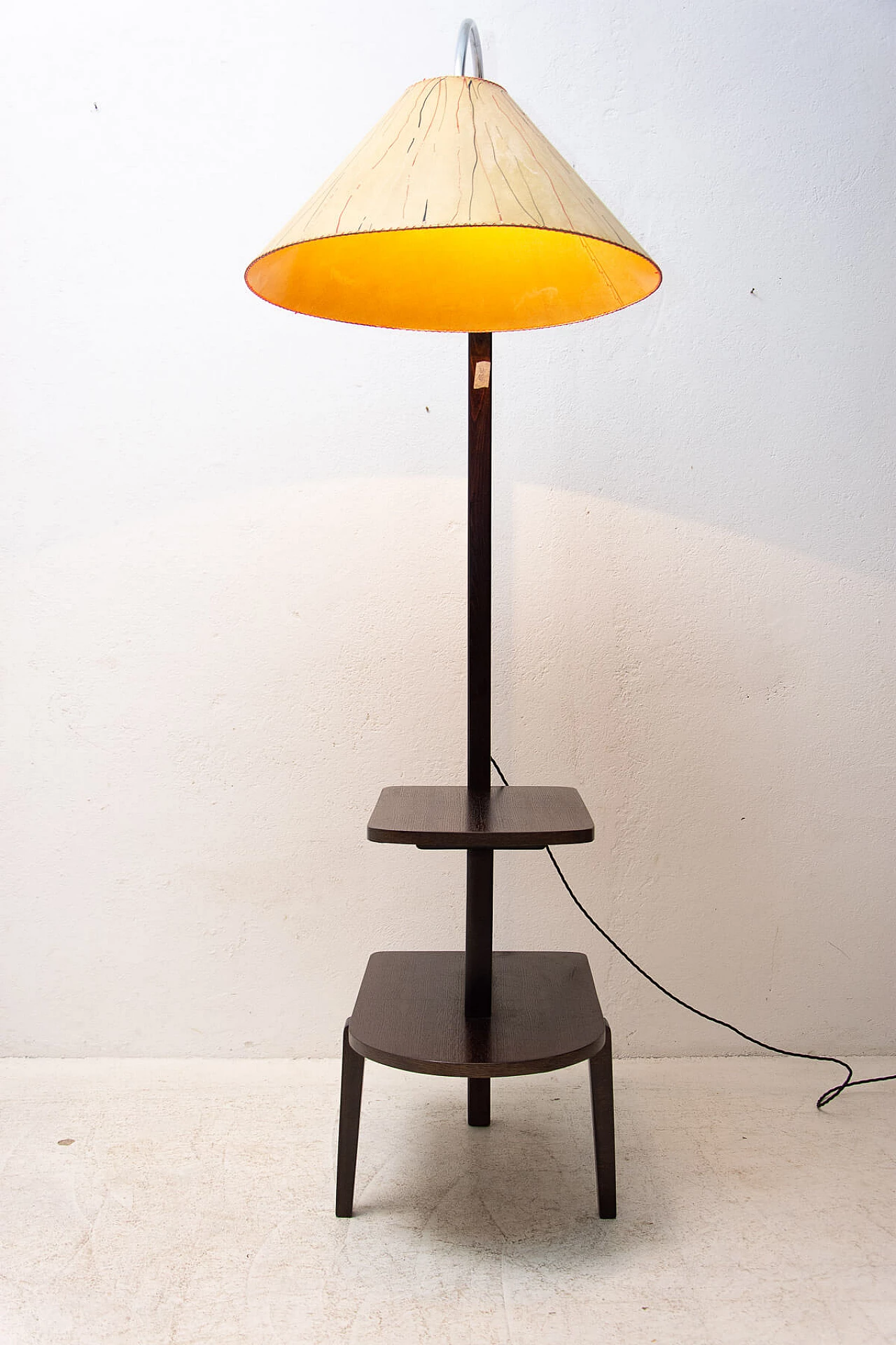 Lampada da terra D-623 con mensole di Thonet, anni '30 16