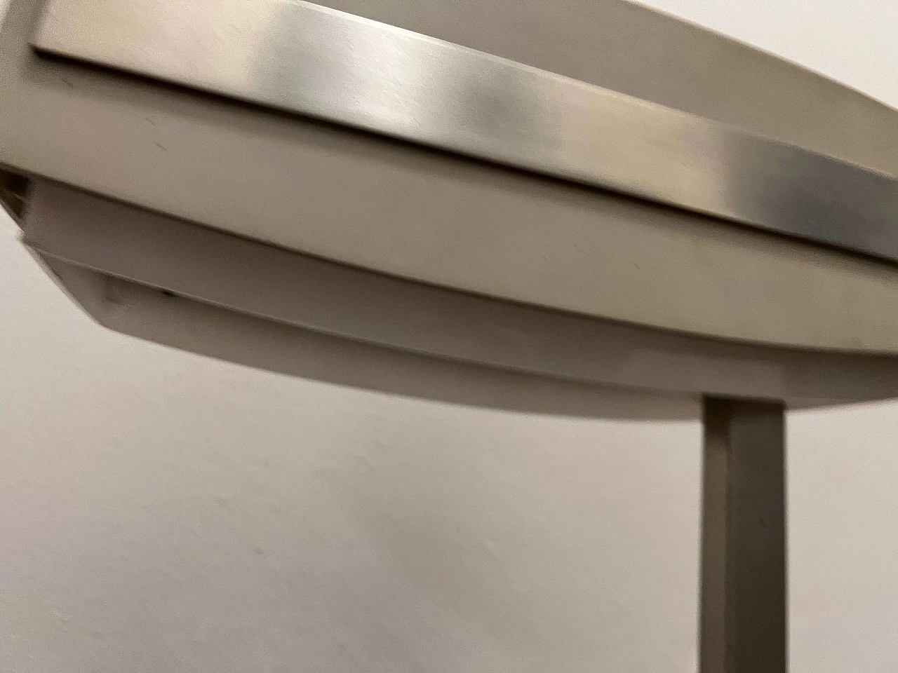 Lampada da tavolo in metallo e plastica di Stilnovo, anni '60 7