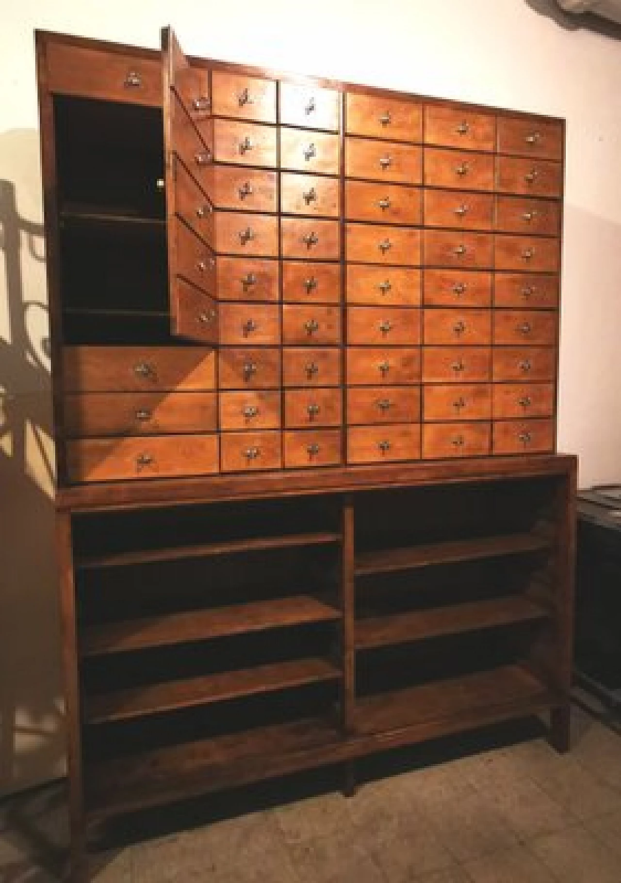 Cassettiera ferramenta in legno con cassetti e scaffali, anni '60 4