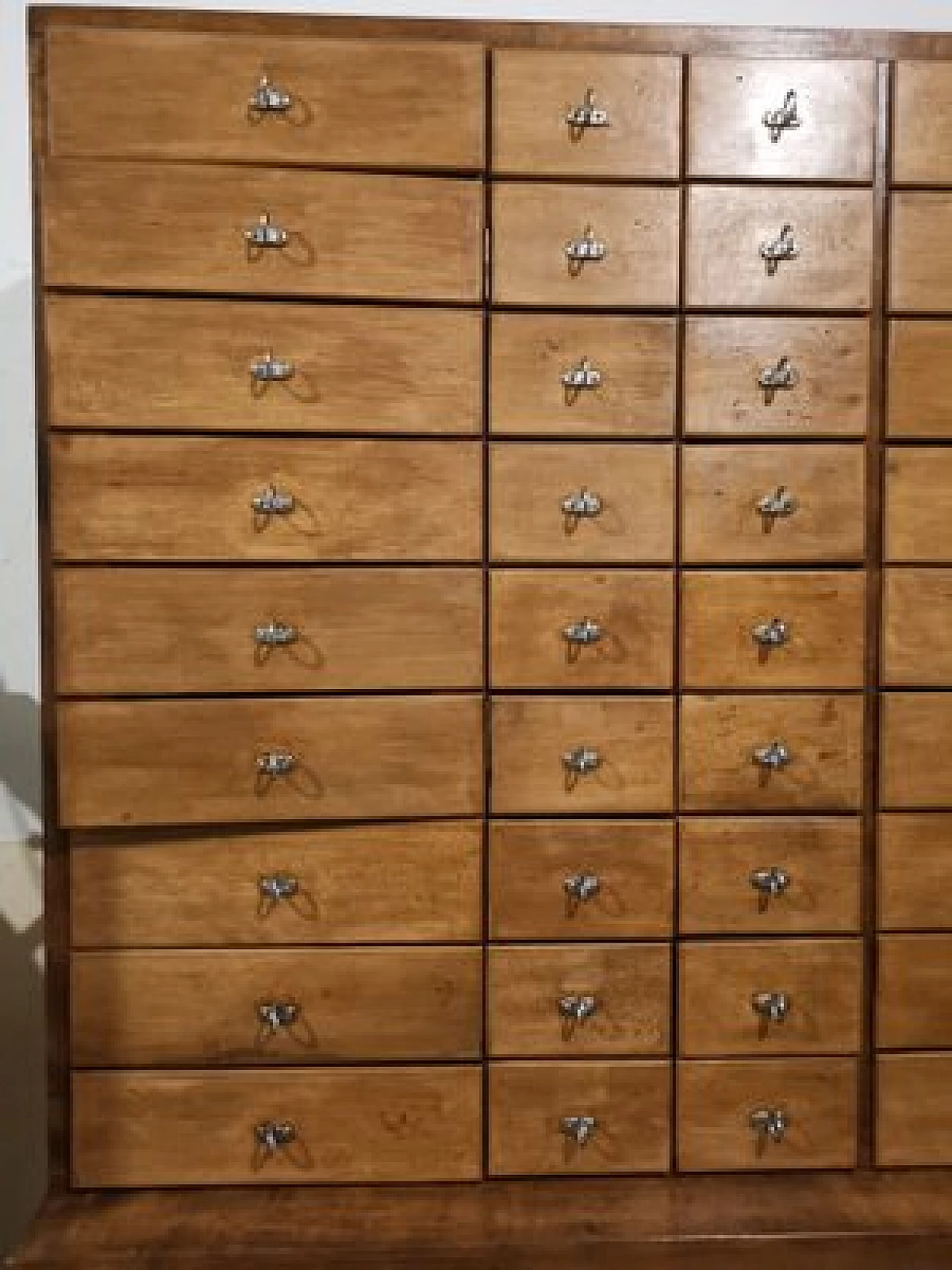 Cassettiera ferramenta in legno con cassetti e scaffali, anni '60 5