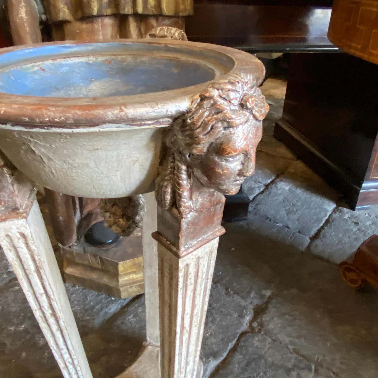 Treppiede in legno argentato, '800 2