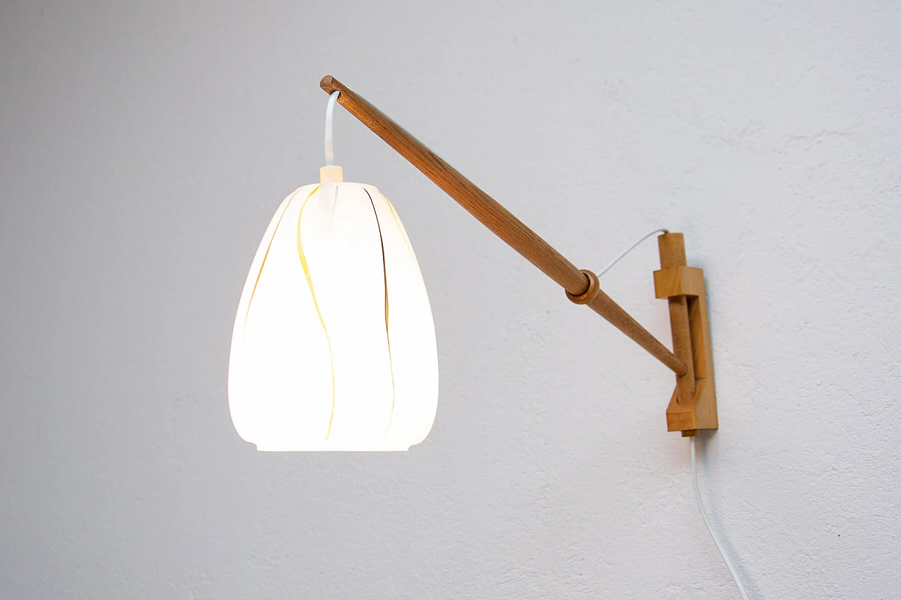 Coppia di applique in faggio e vetro di ULUV, anni '60 15