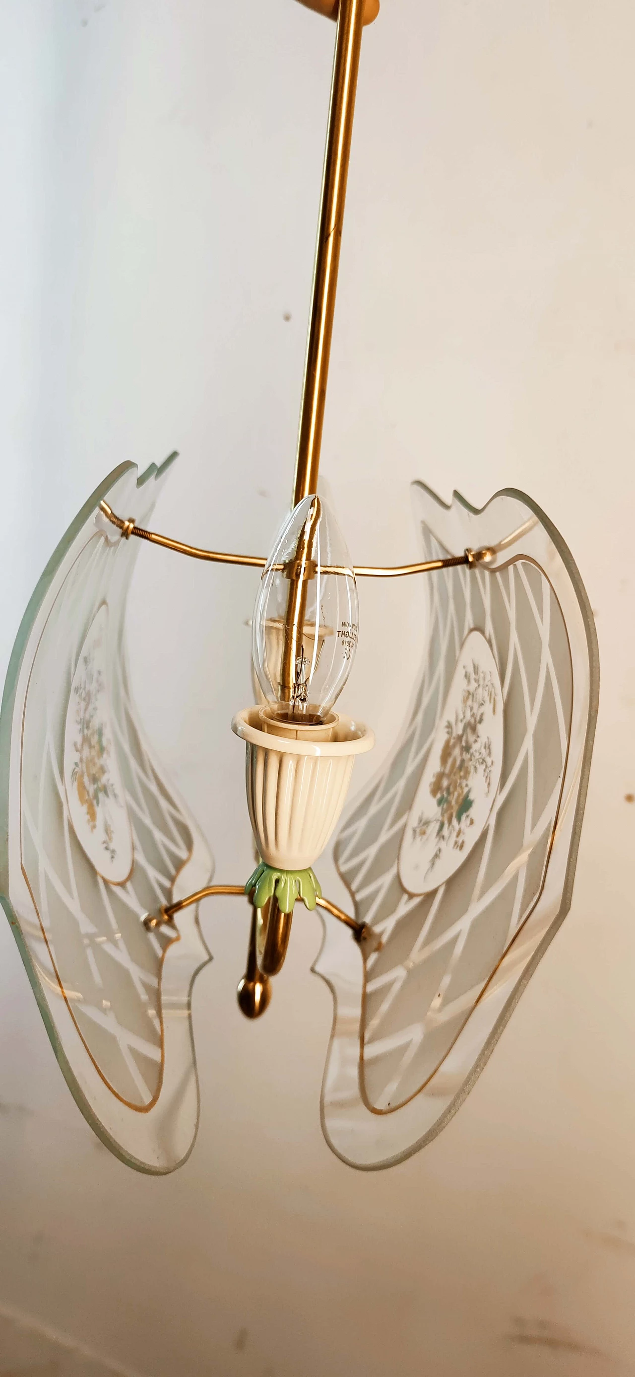 Lampada a sospensione in ottone e vetro decorato, anni '50 3
