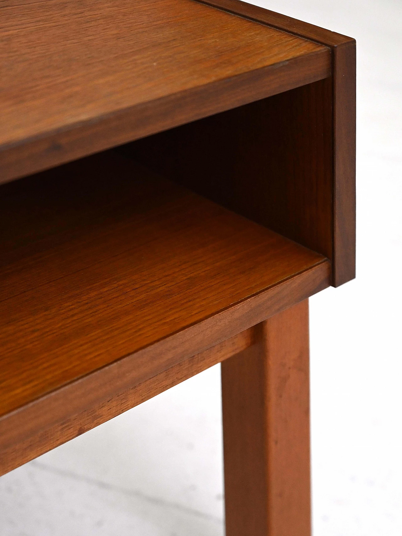 Tavolino in legno porta TV, anni '60 6