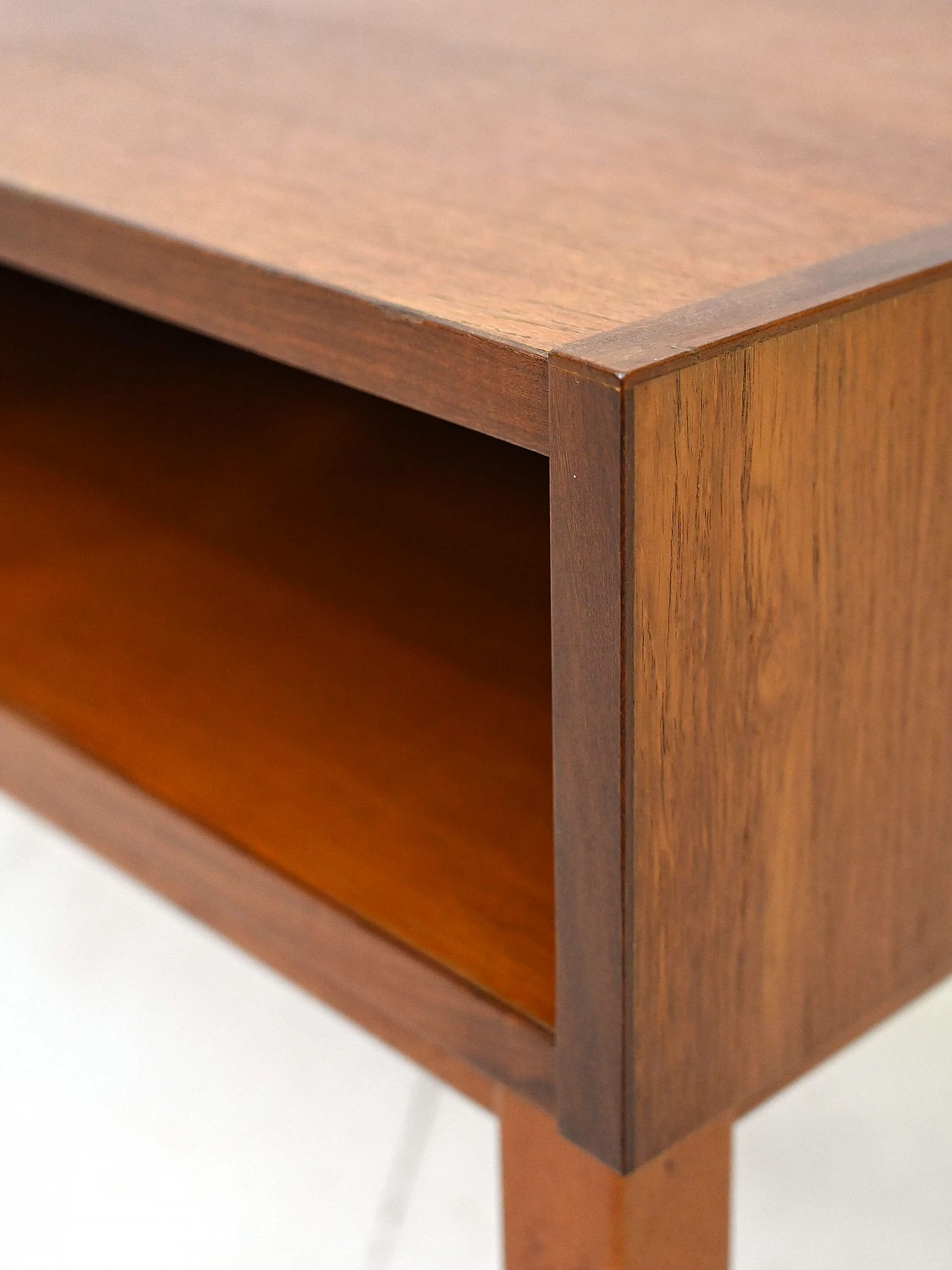 Tavolino in legno porta TV, anni '60 7