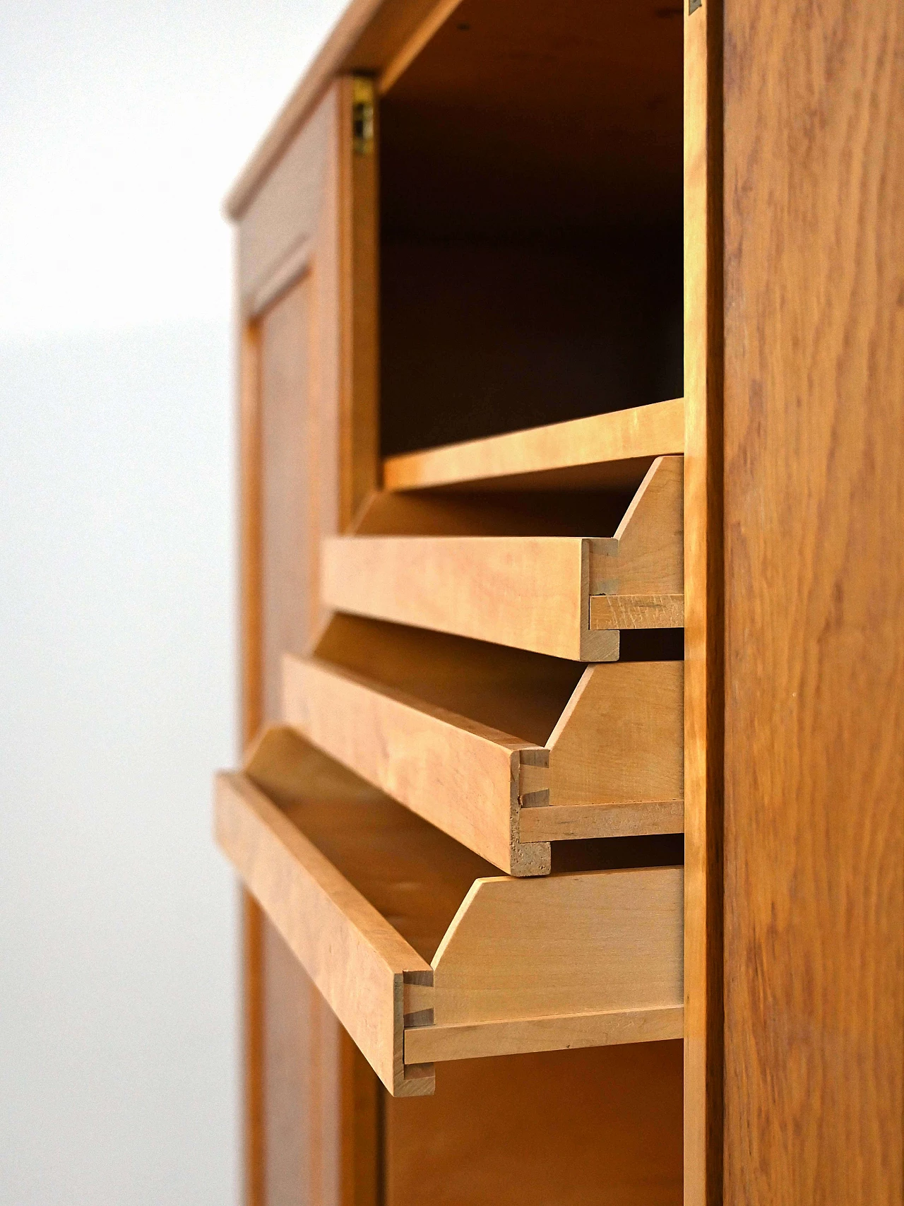 Wooden wardrobe with shaped doors and drawers, 1950s 15