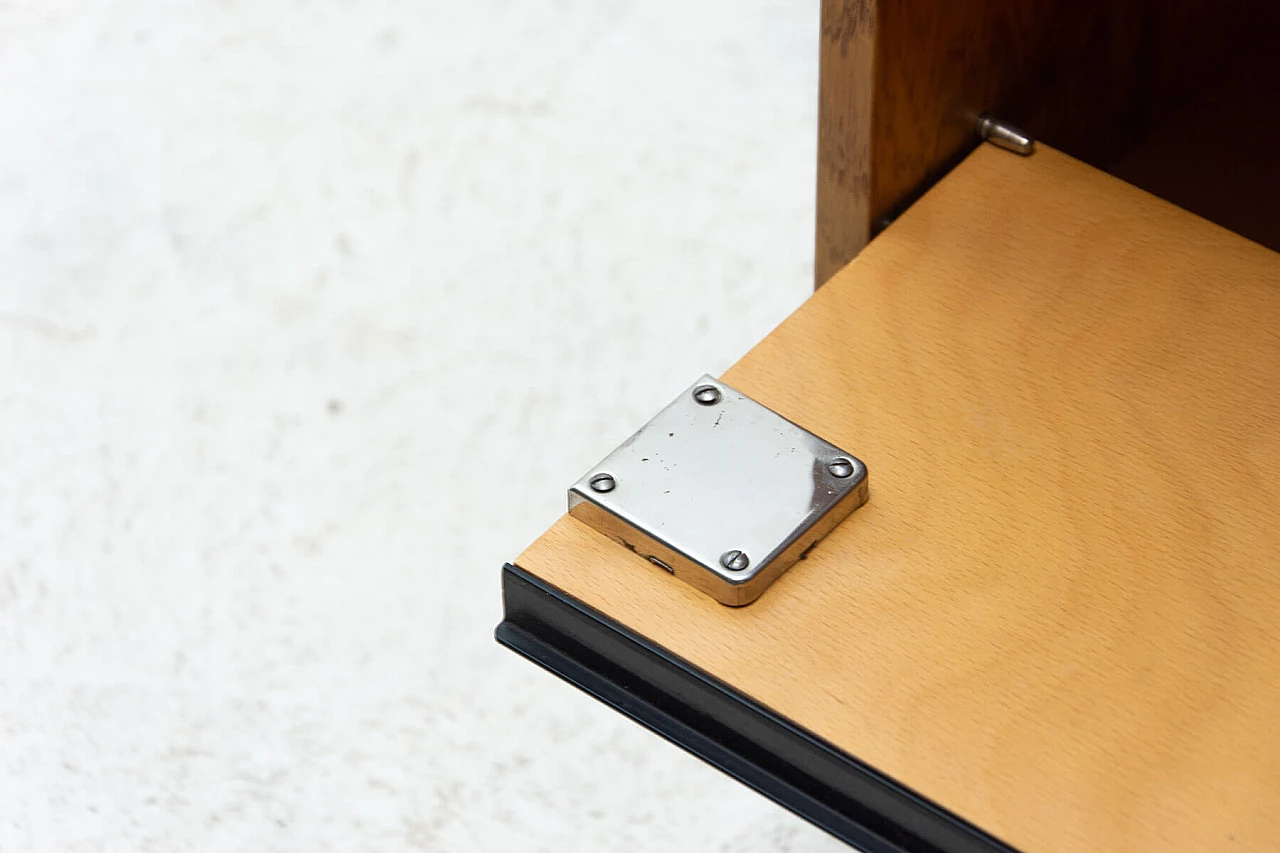 Coppia di comodini in faggio e metallo cromato, anni '60 10