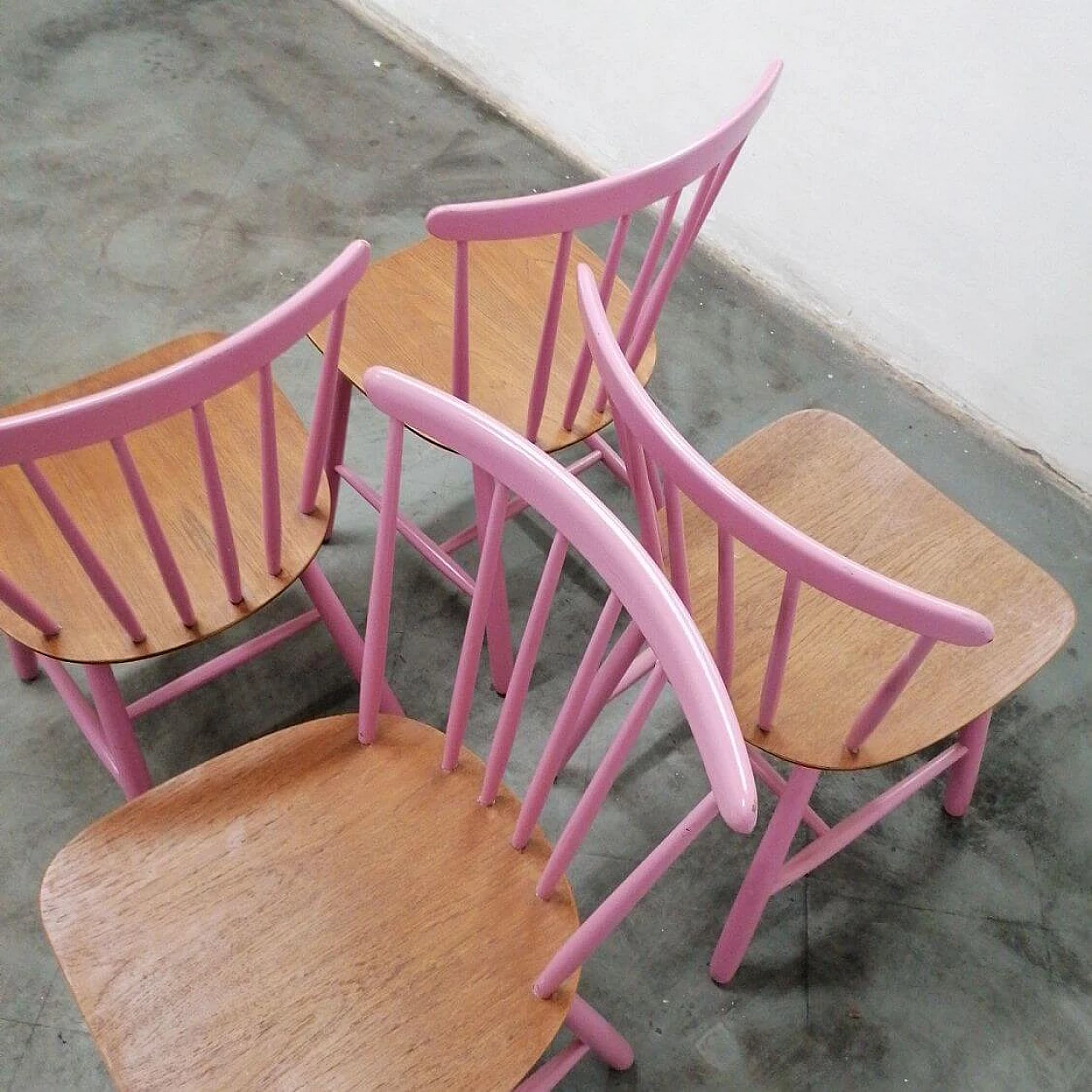 4 Danish chairs in teak and pink lacquer, 1950s 3