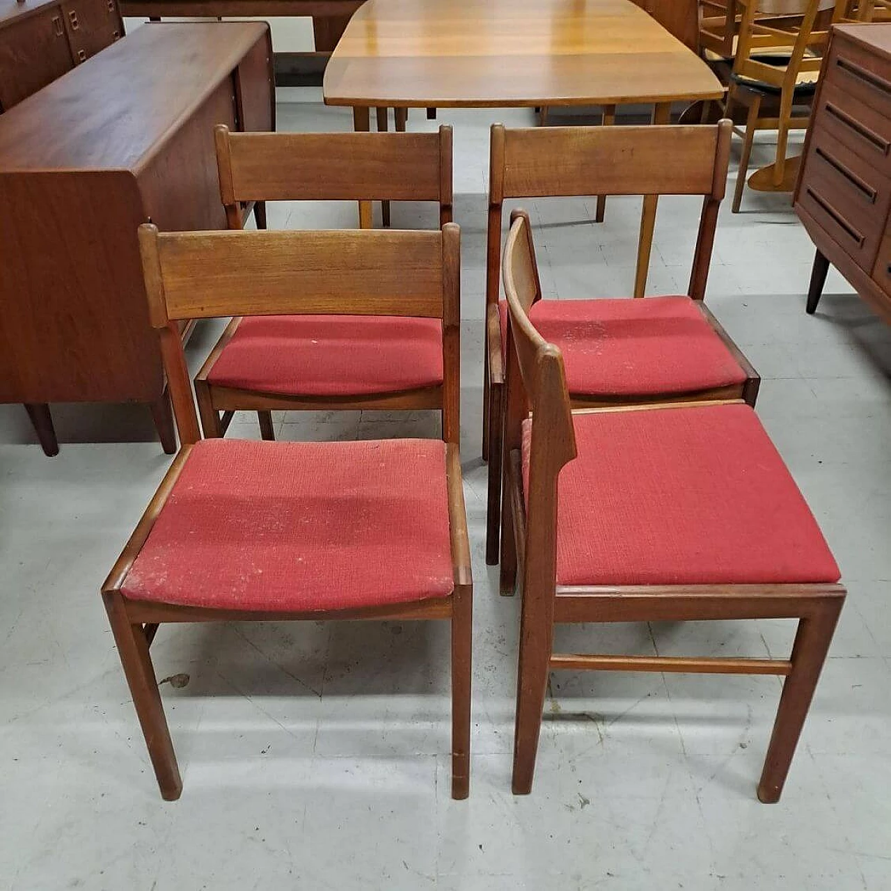 4 Sedie danesi in teak con seduta rossa, anni '60 1