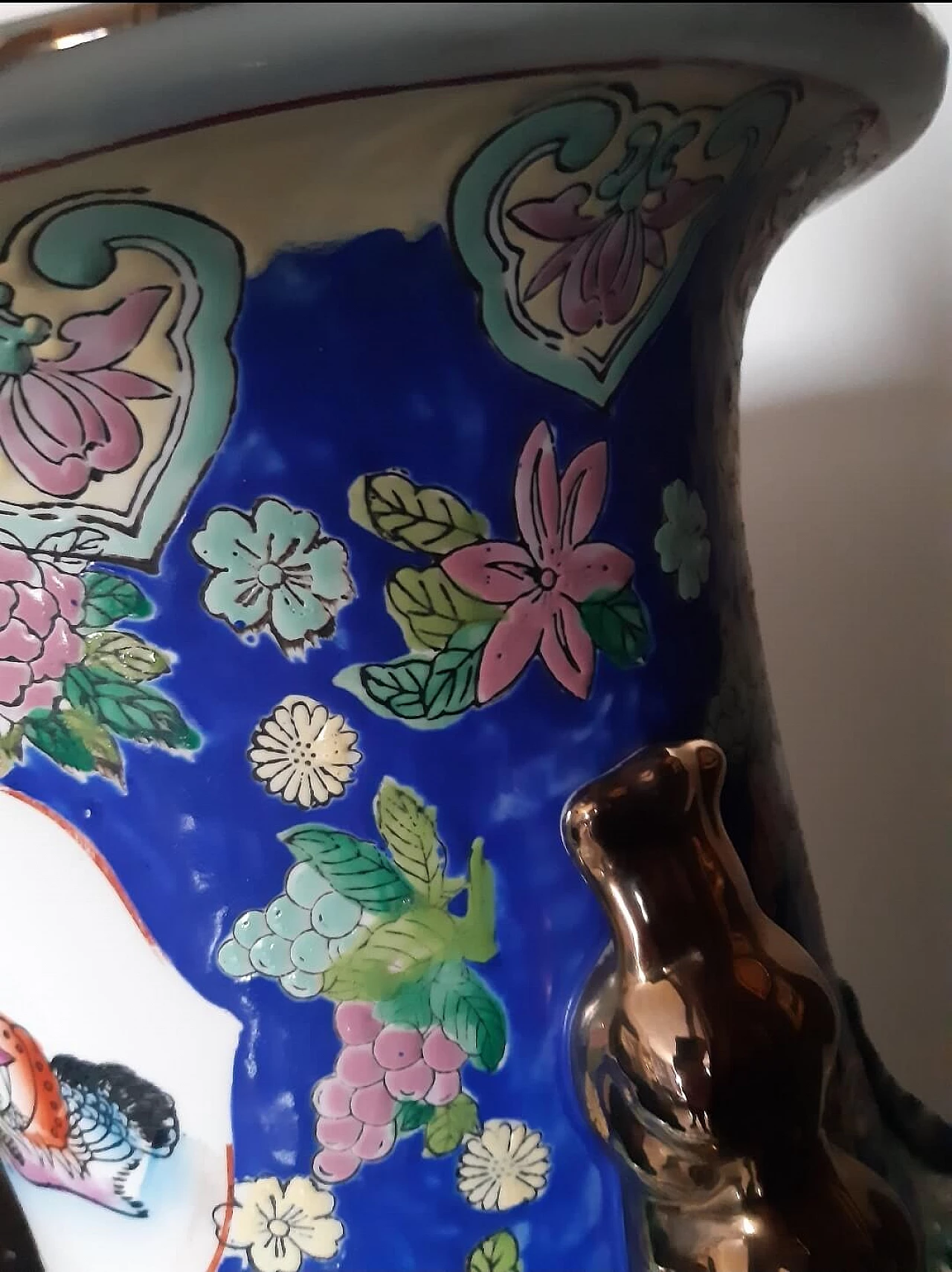 Chinese vase with polychrome decoration, 1940s 1