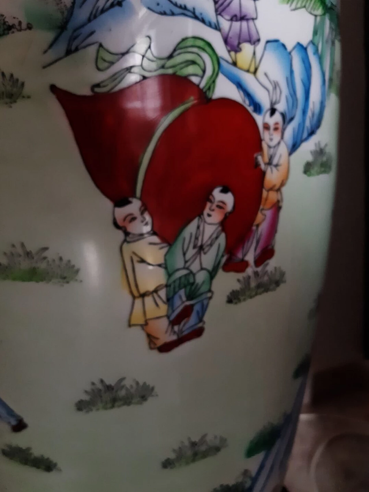 Chinese vase with polychrome decoration, 1940s 2