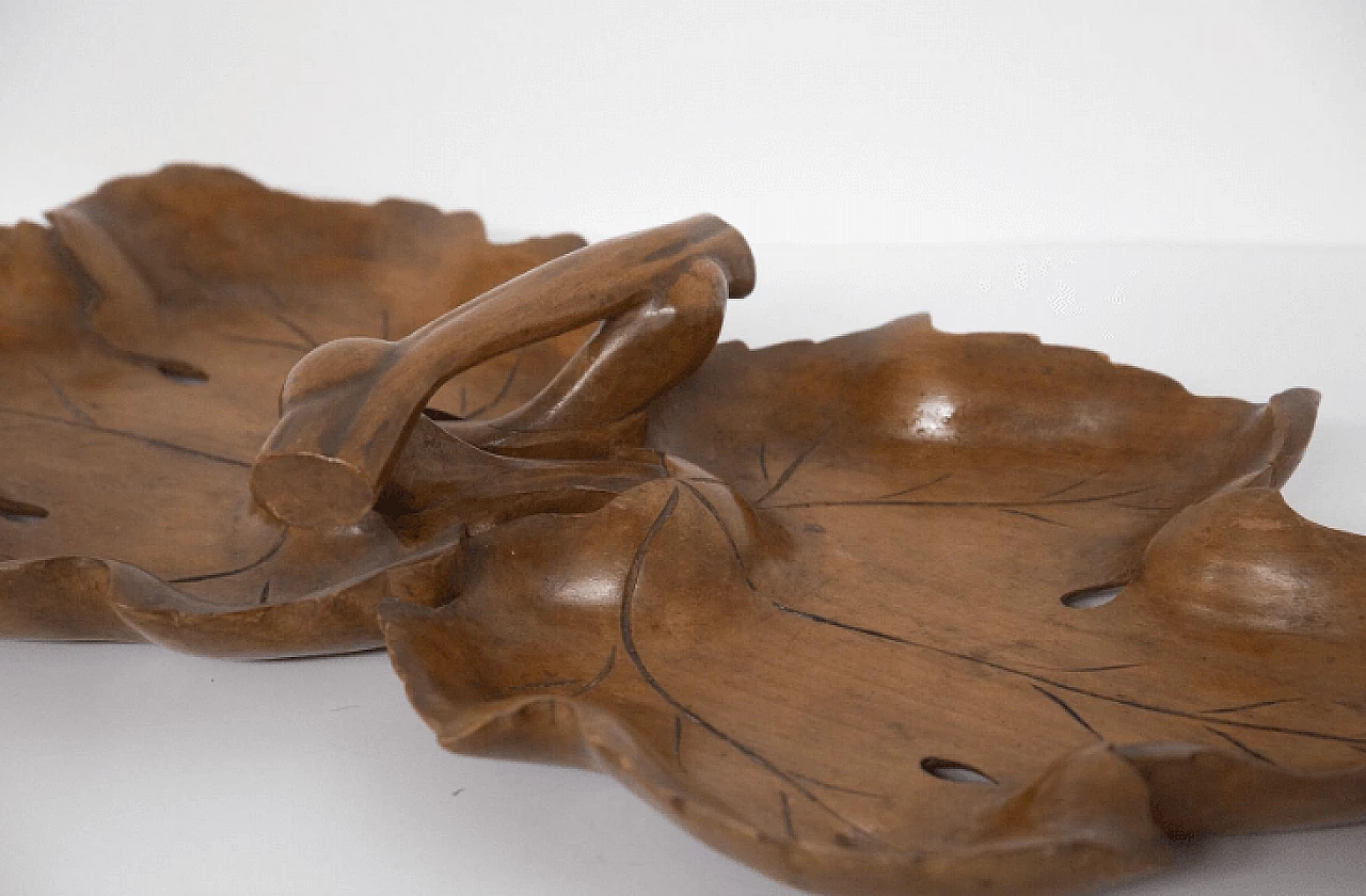 Leaf-shaped wood centerpiece, 1950s 2