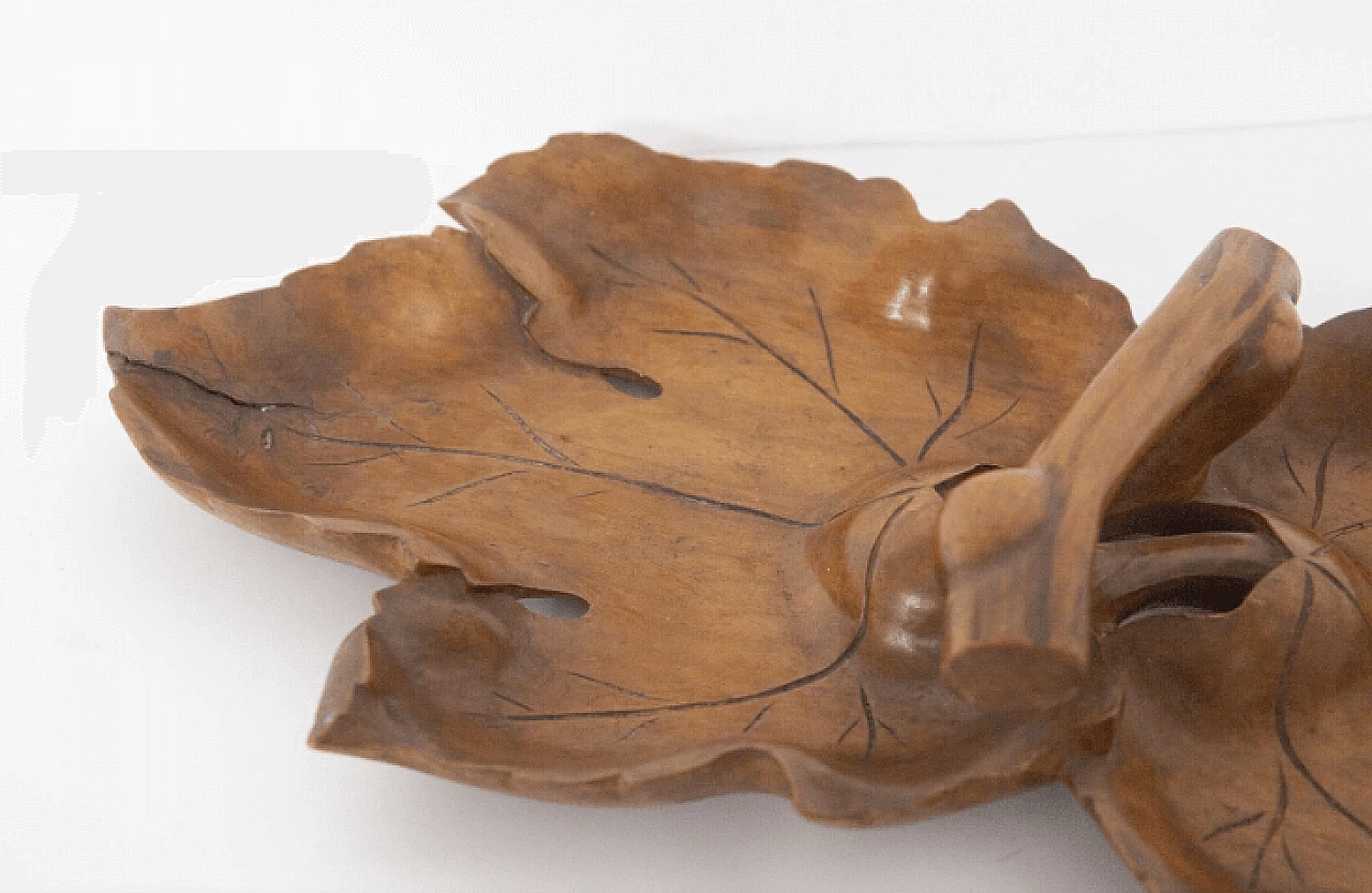 Leaf-shaped wood centerpiece, 1950s 3