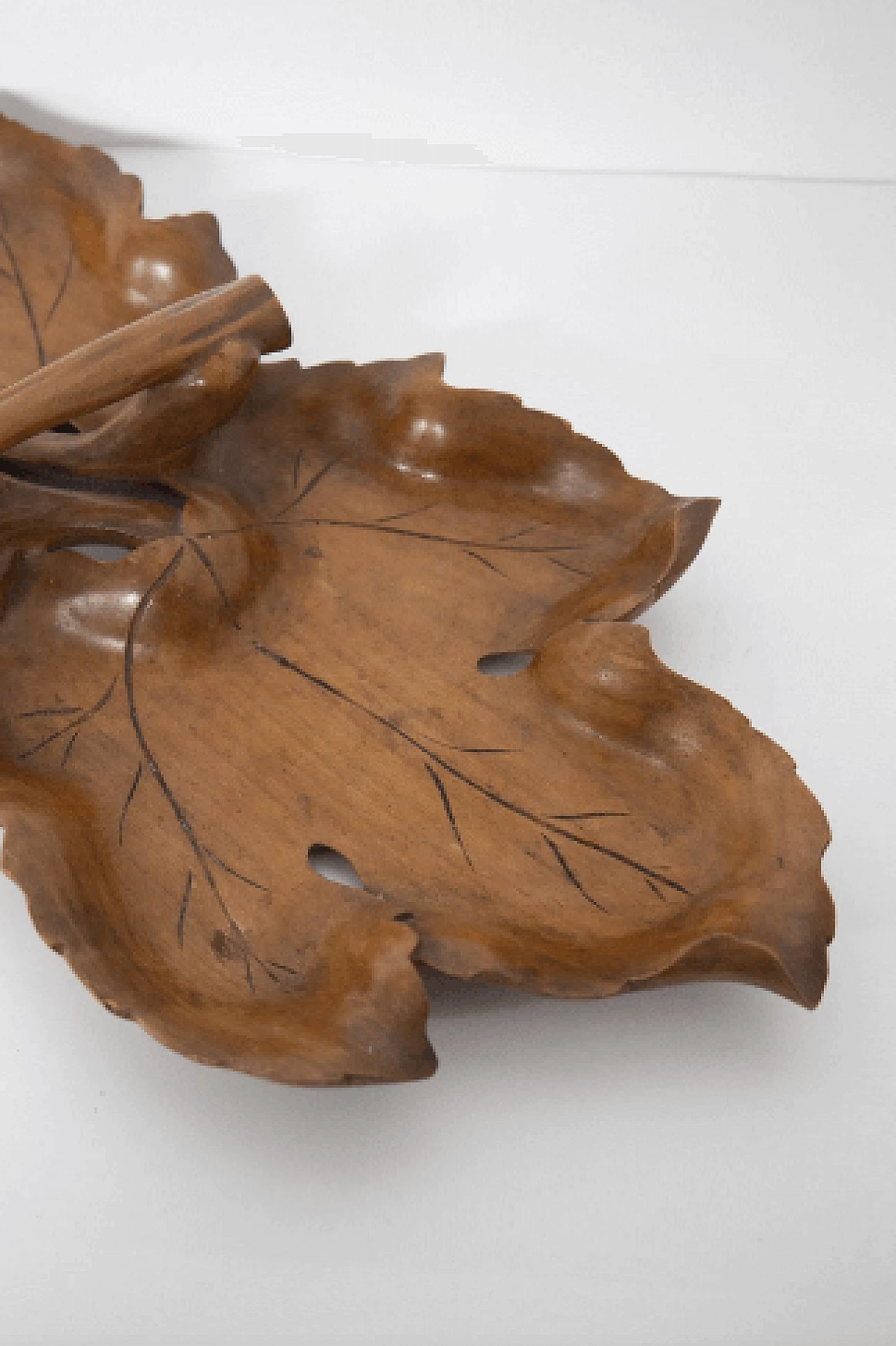 Leaf-shaped wood centerpiece, 1950s 4