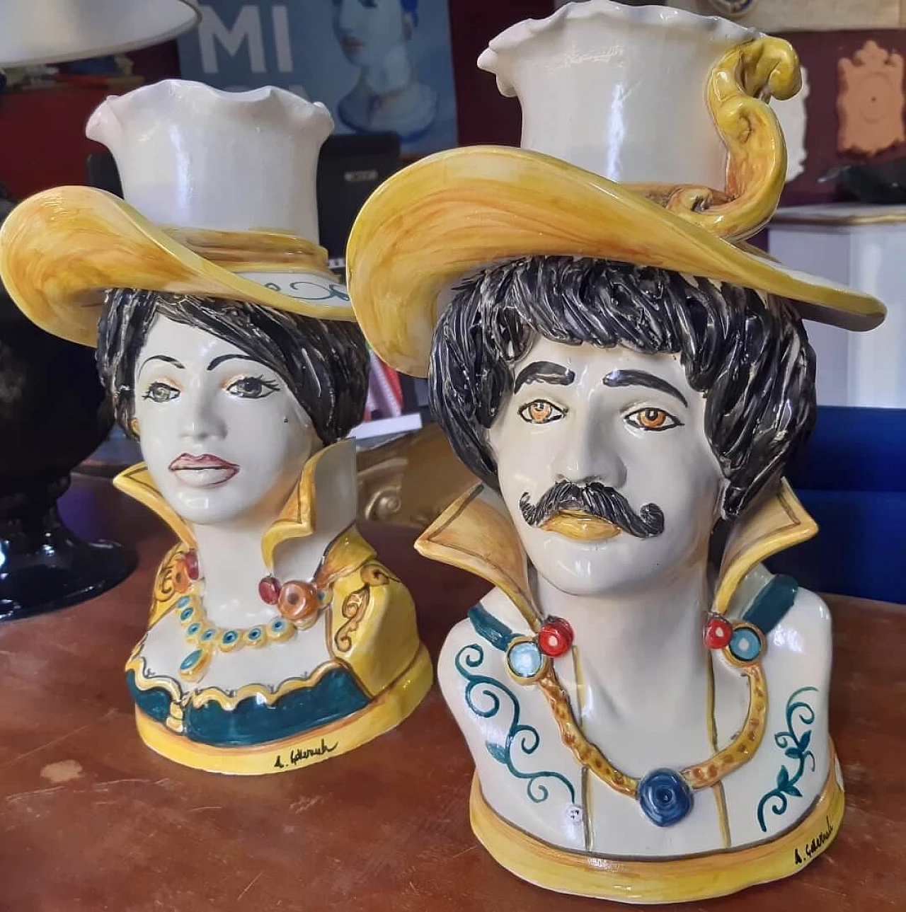 Coppia di vasi in ceramica decorati a mano, anni '80 15