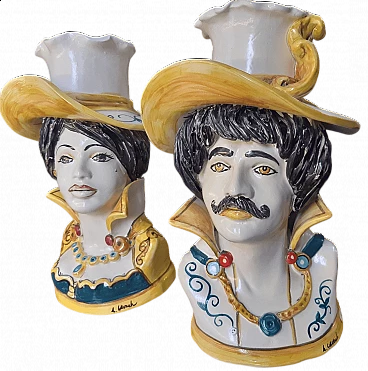 Coppia di vasi in ceramica decorati a mano, anni '80