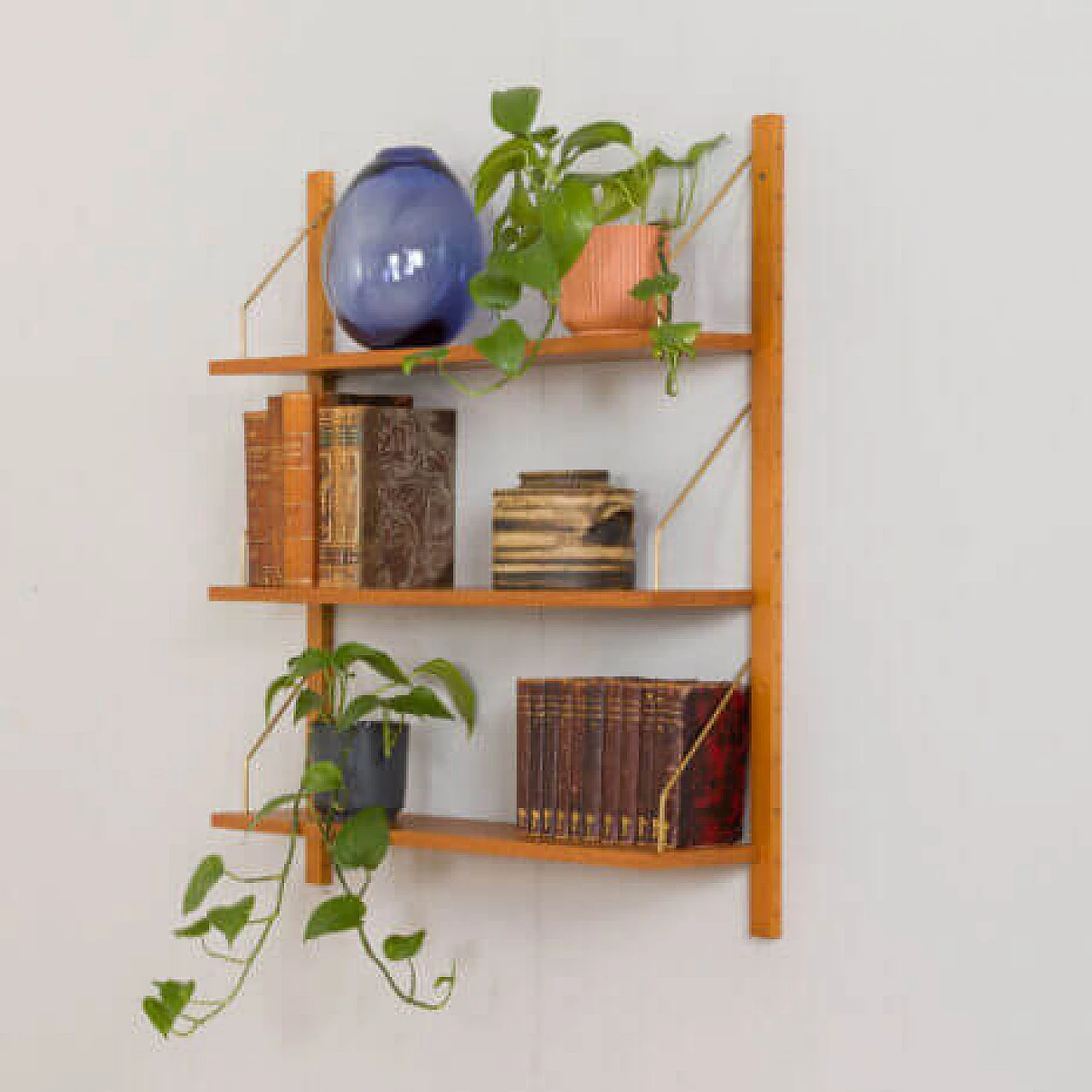 Oak hanging bookcase in the style of Poul Cadovius and Preben Sorensen, 1960s 2